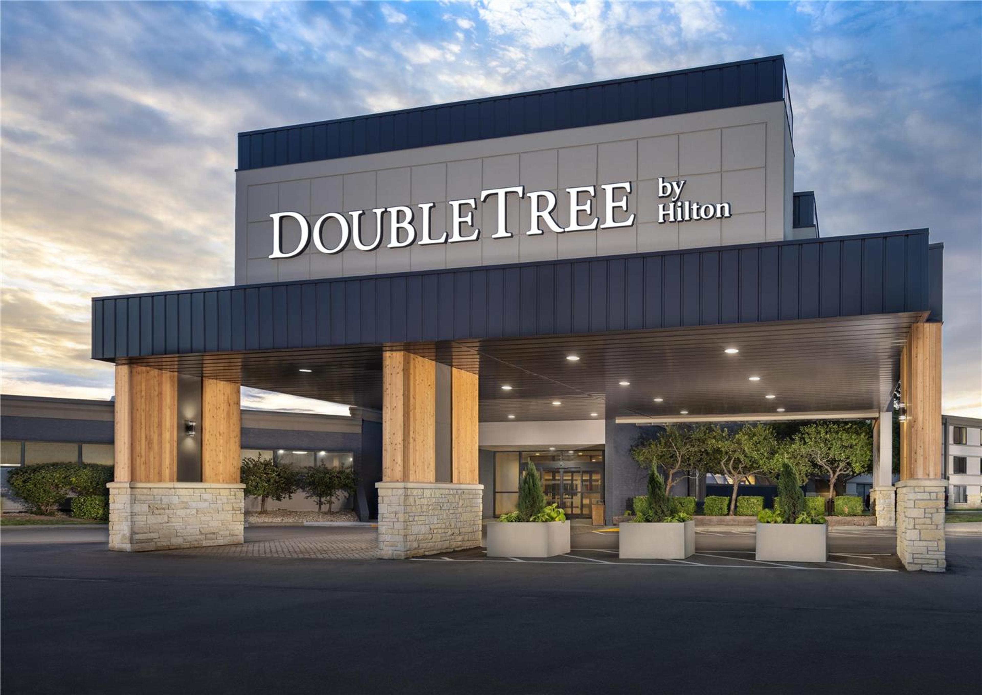 DOUBLETREE BY HILTON MANHATTAN