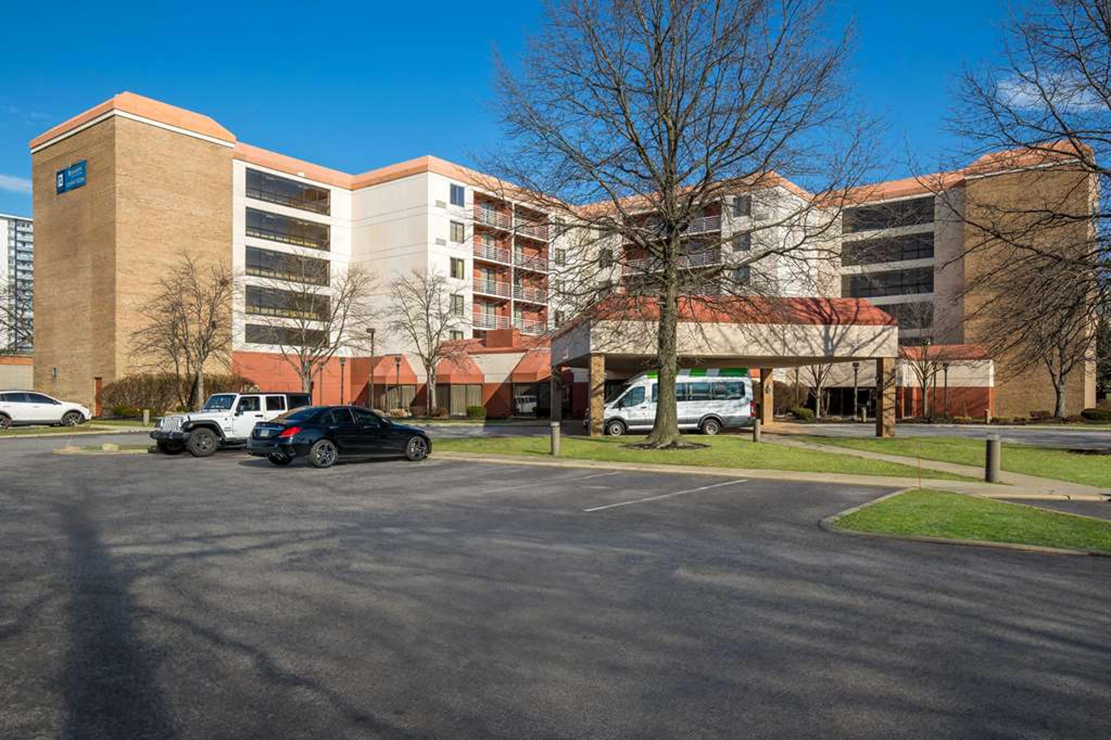 HOTEL RL CLEVELAND AIRPORT W