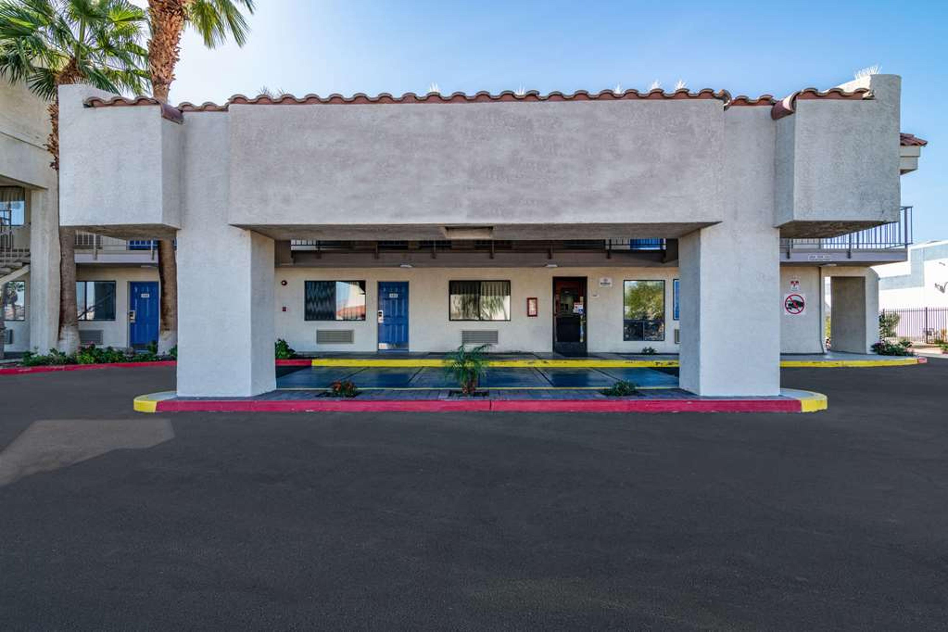 RODEWAY INN AND SUITES THOUSAND PAL