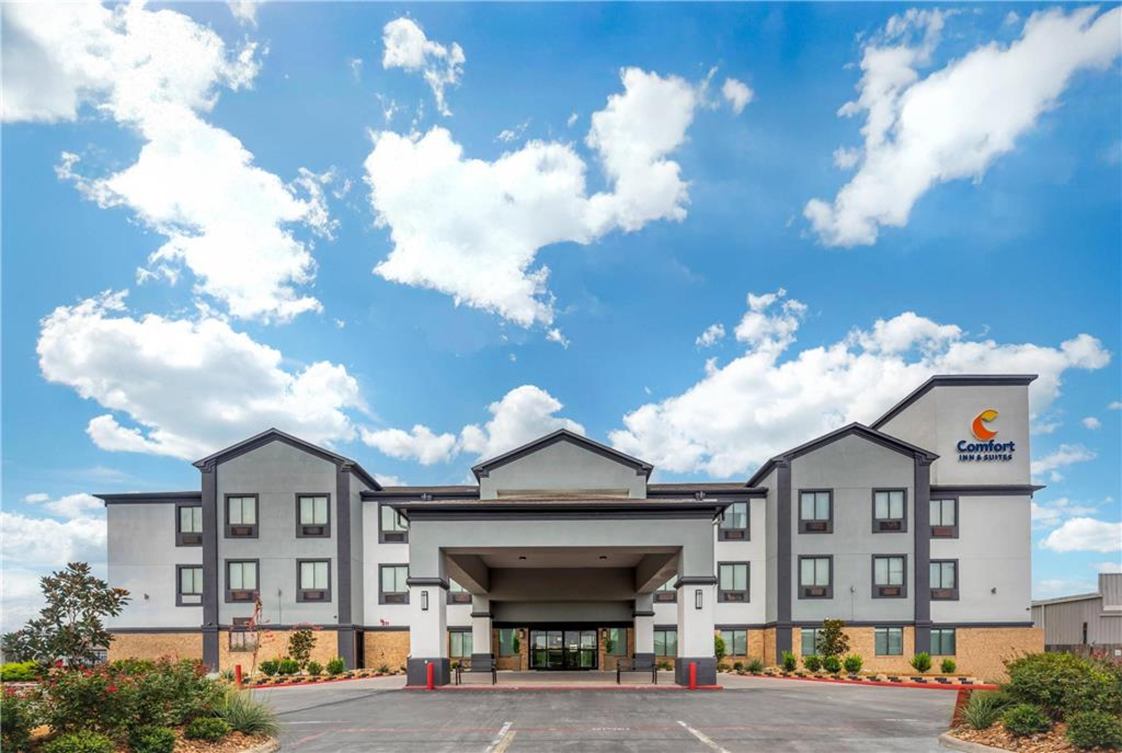 COMFORT INN AND SUITES