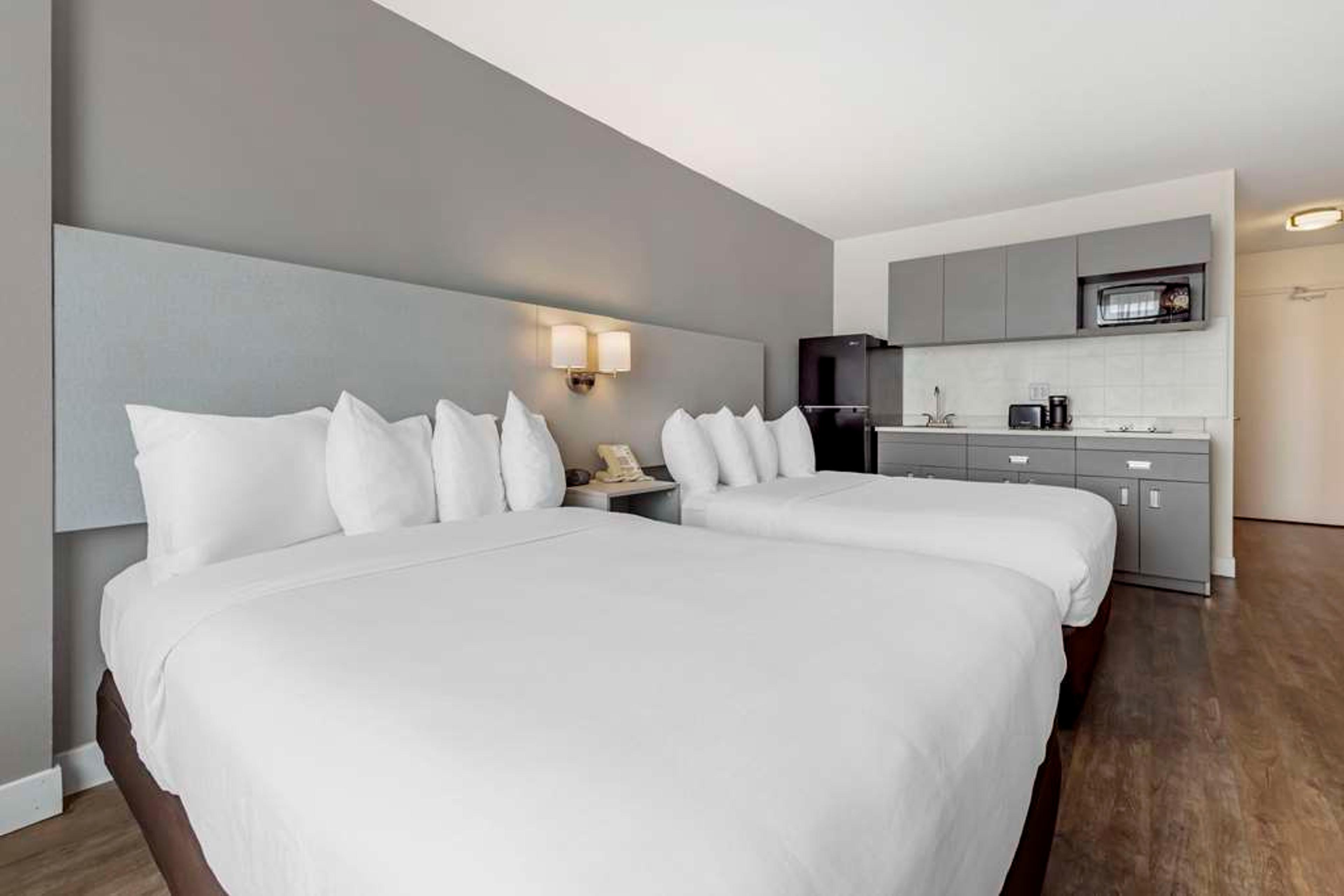 MAINSTAY SUITES MSP AIRPORT - MALL