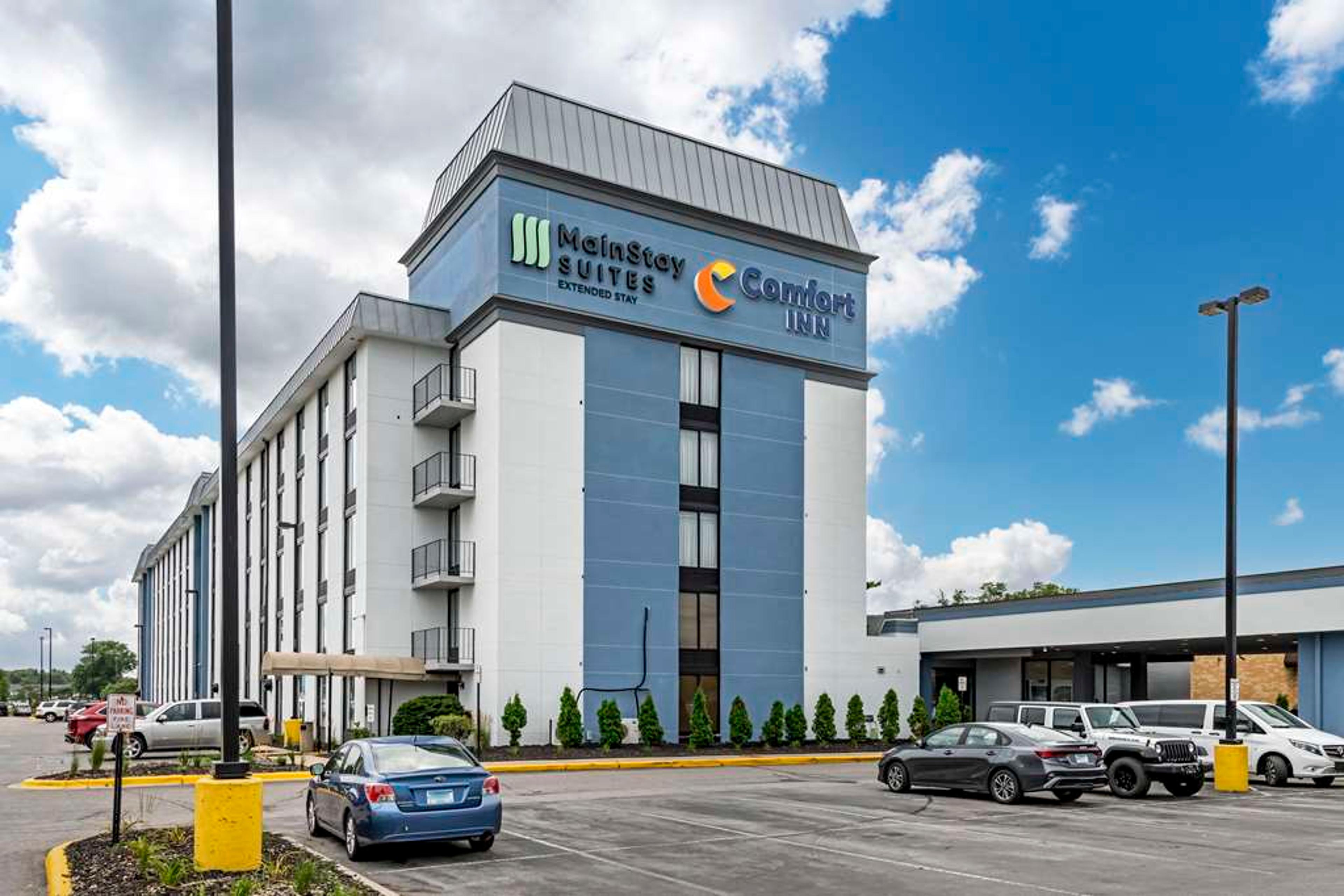 MAINSTAY SUITES MSP AIRPORT - MALL