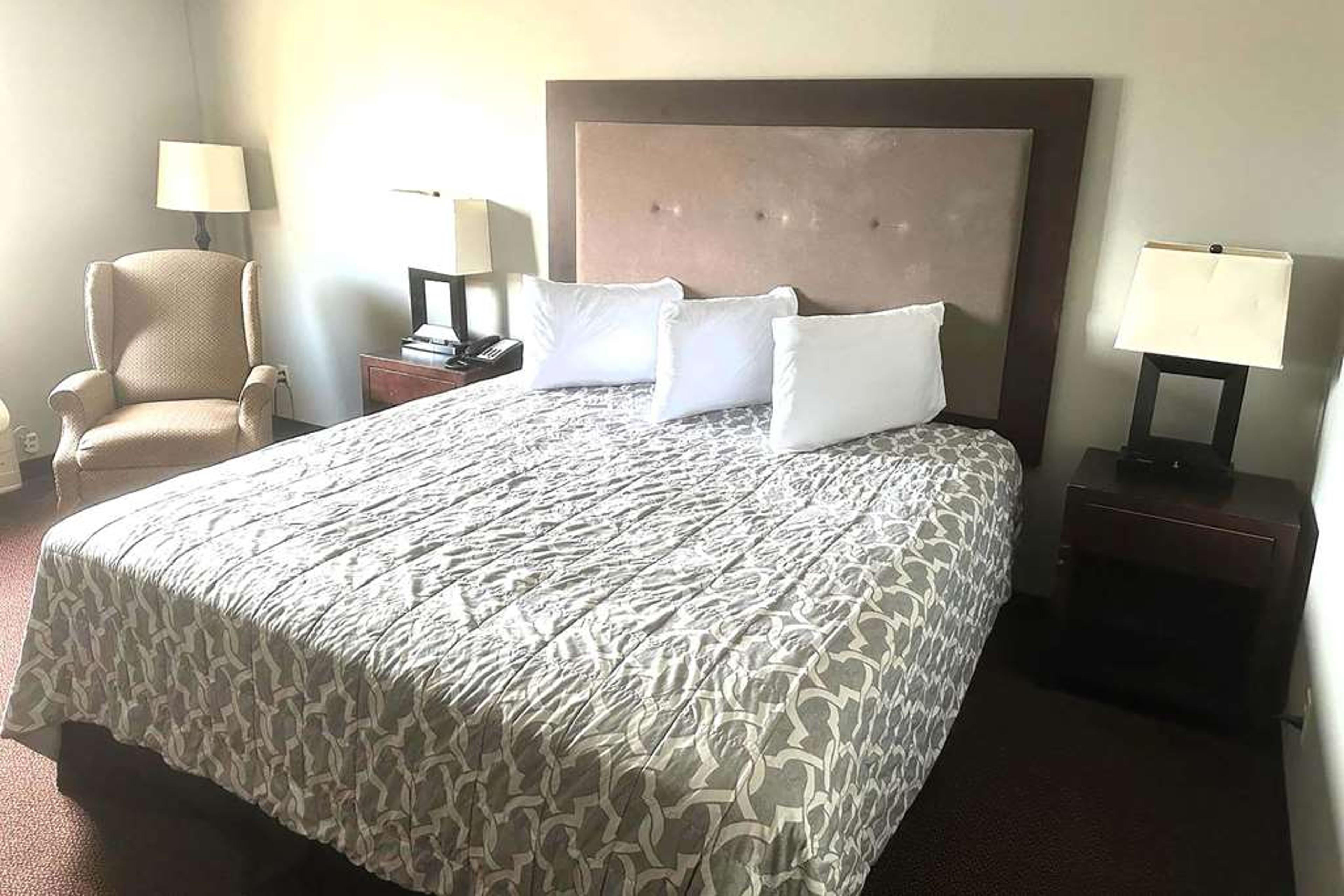 SUPER 8 BY WYNDHAM FORT SCOTT