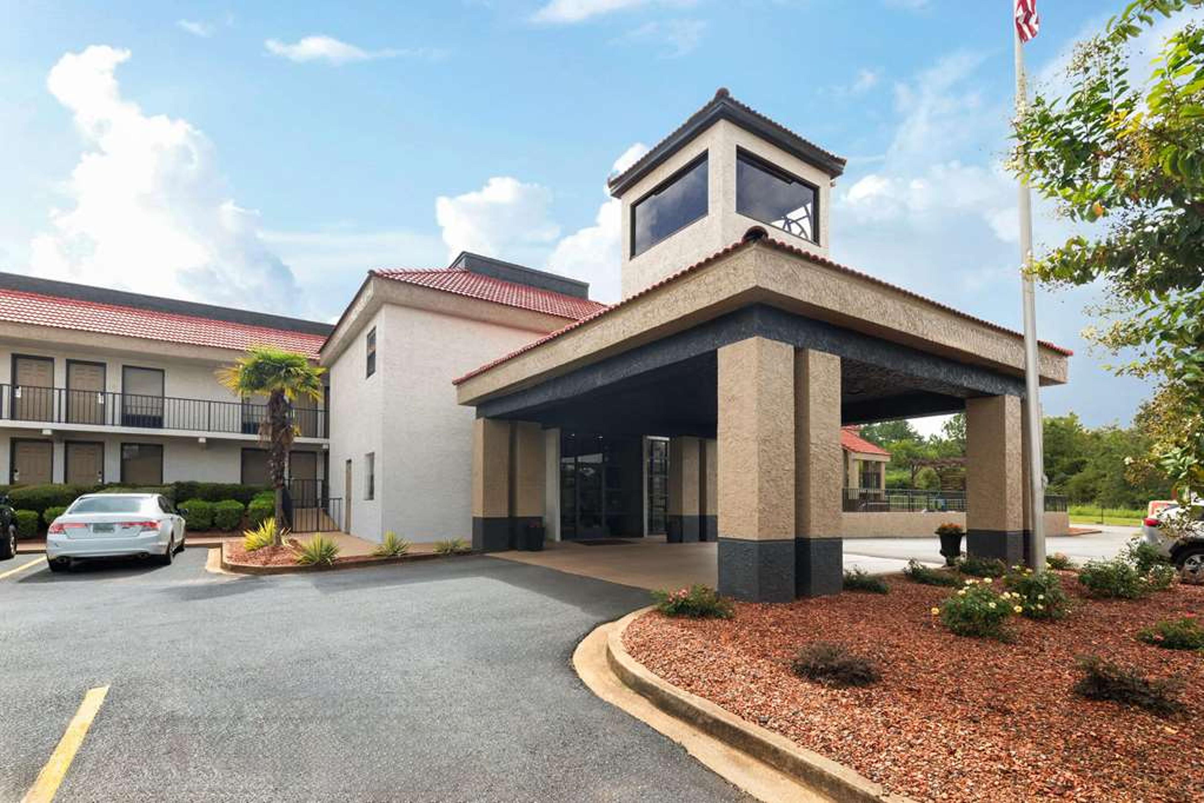RAMADA BY WYNDHAM BAINBRIDGE