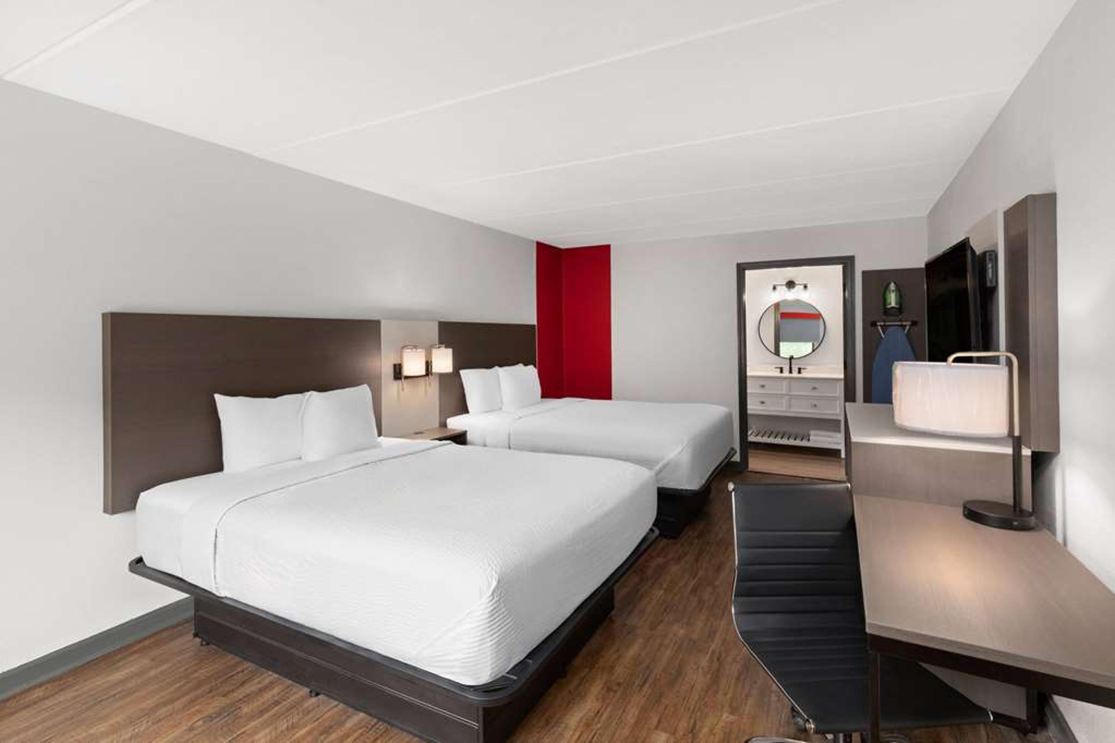 RAMADA BY WYNDHAM BAINBRIDGE