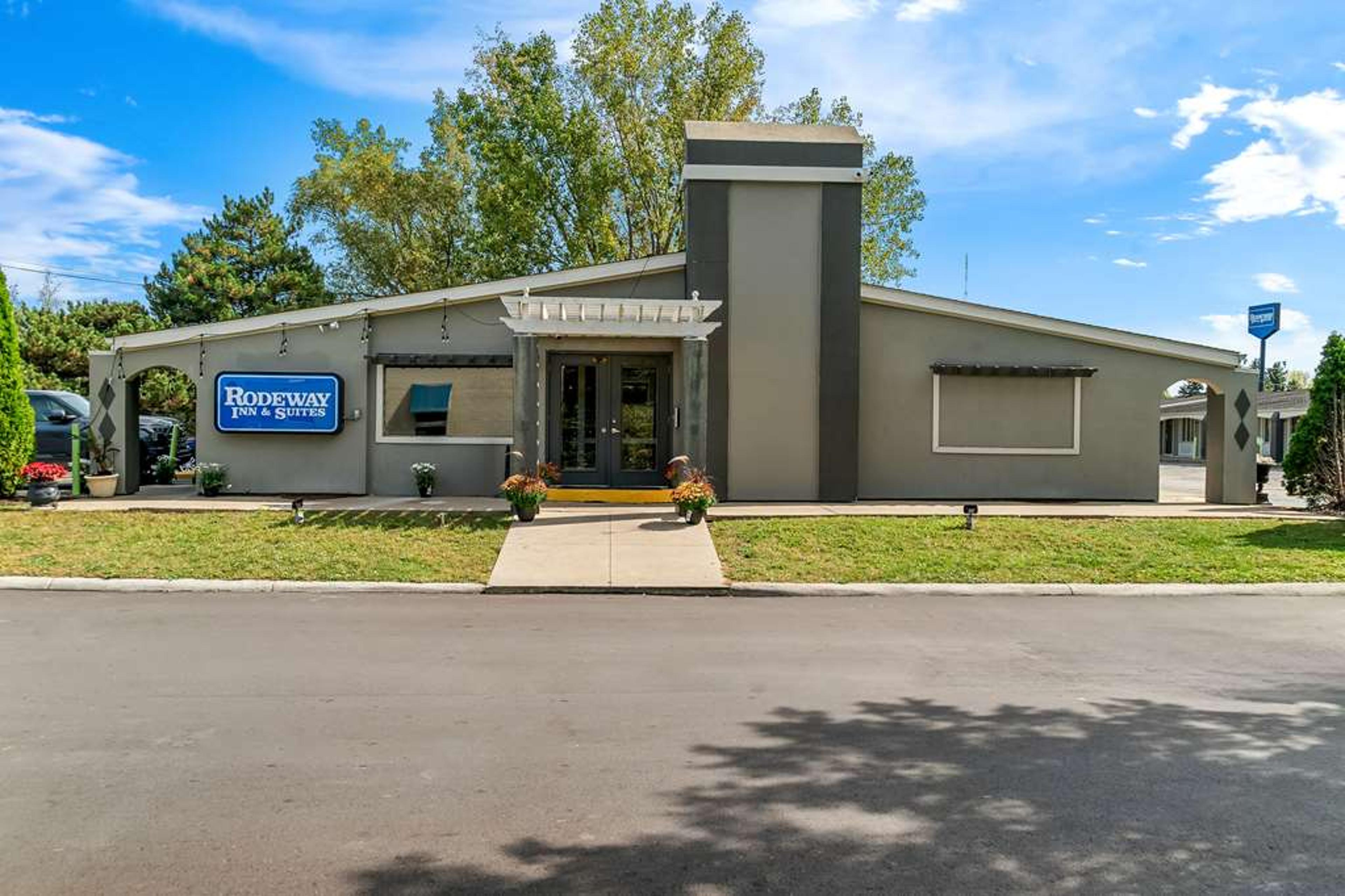 RODEWAY INN AND SUITES