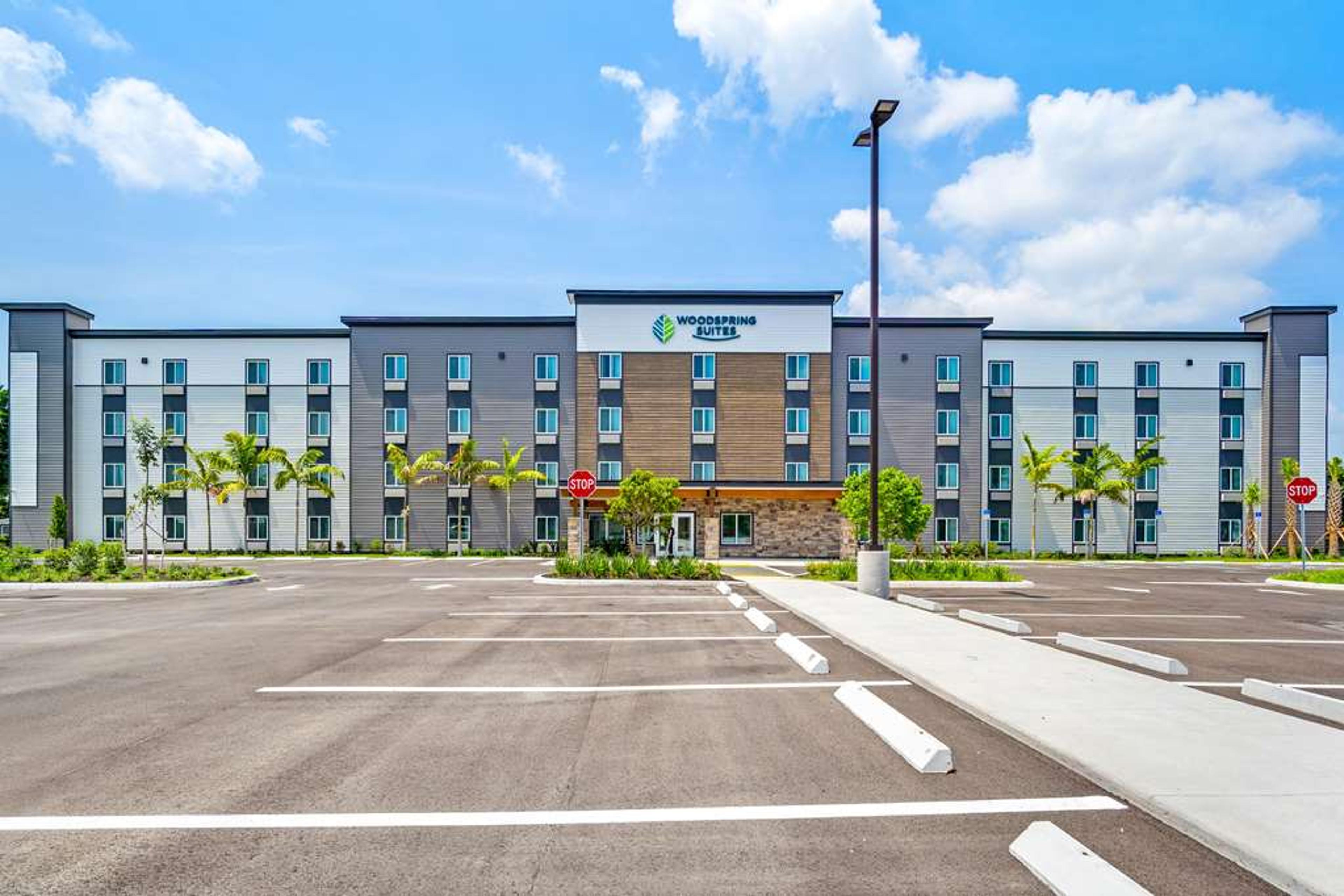 WOODSPRING SUITES FORT MYERS - CAPE