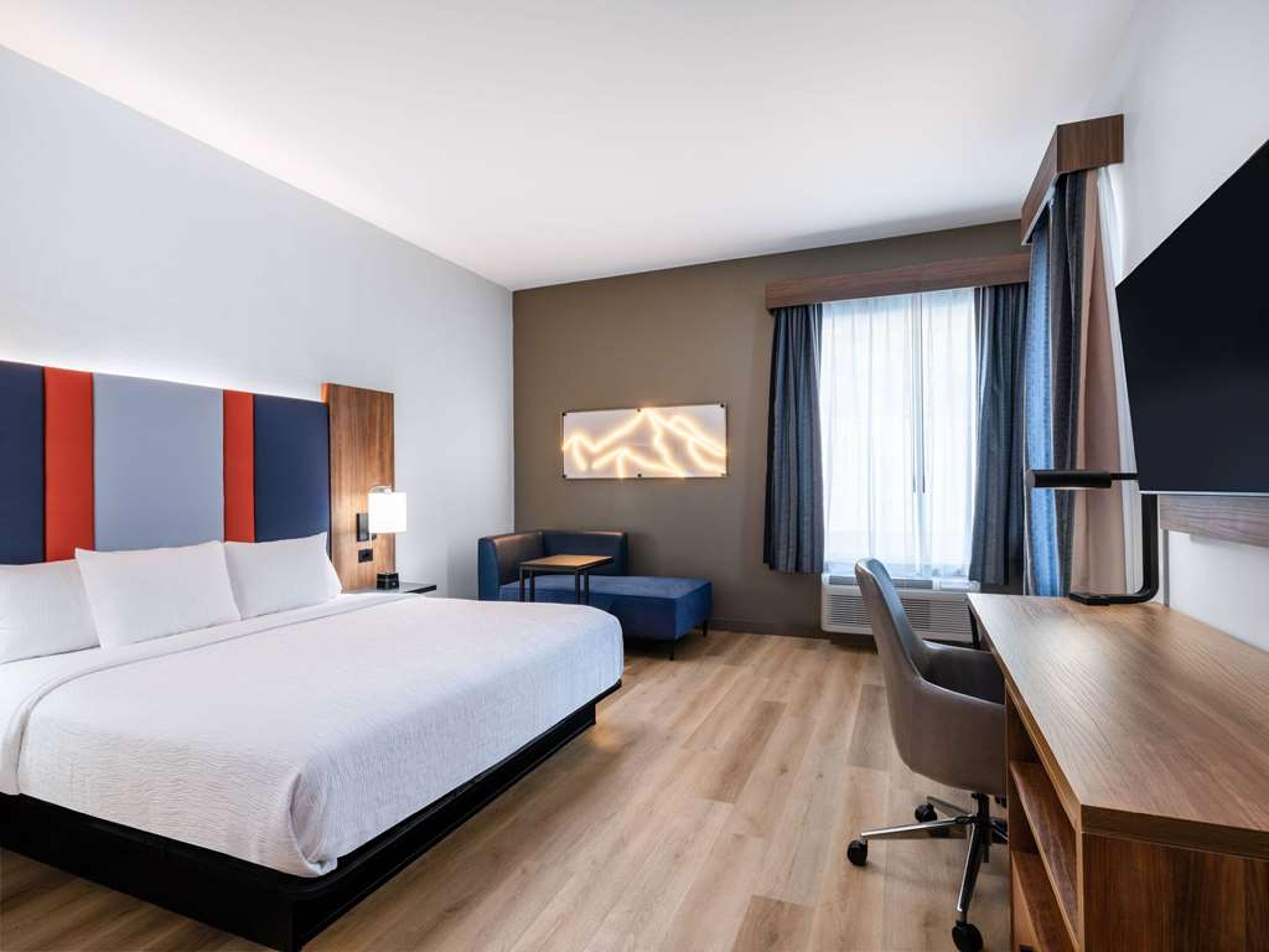 LA QUINTA INN & SUITES BY WYNDHAM C