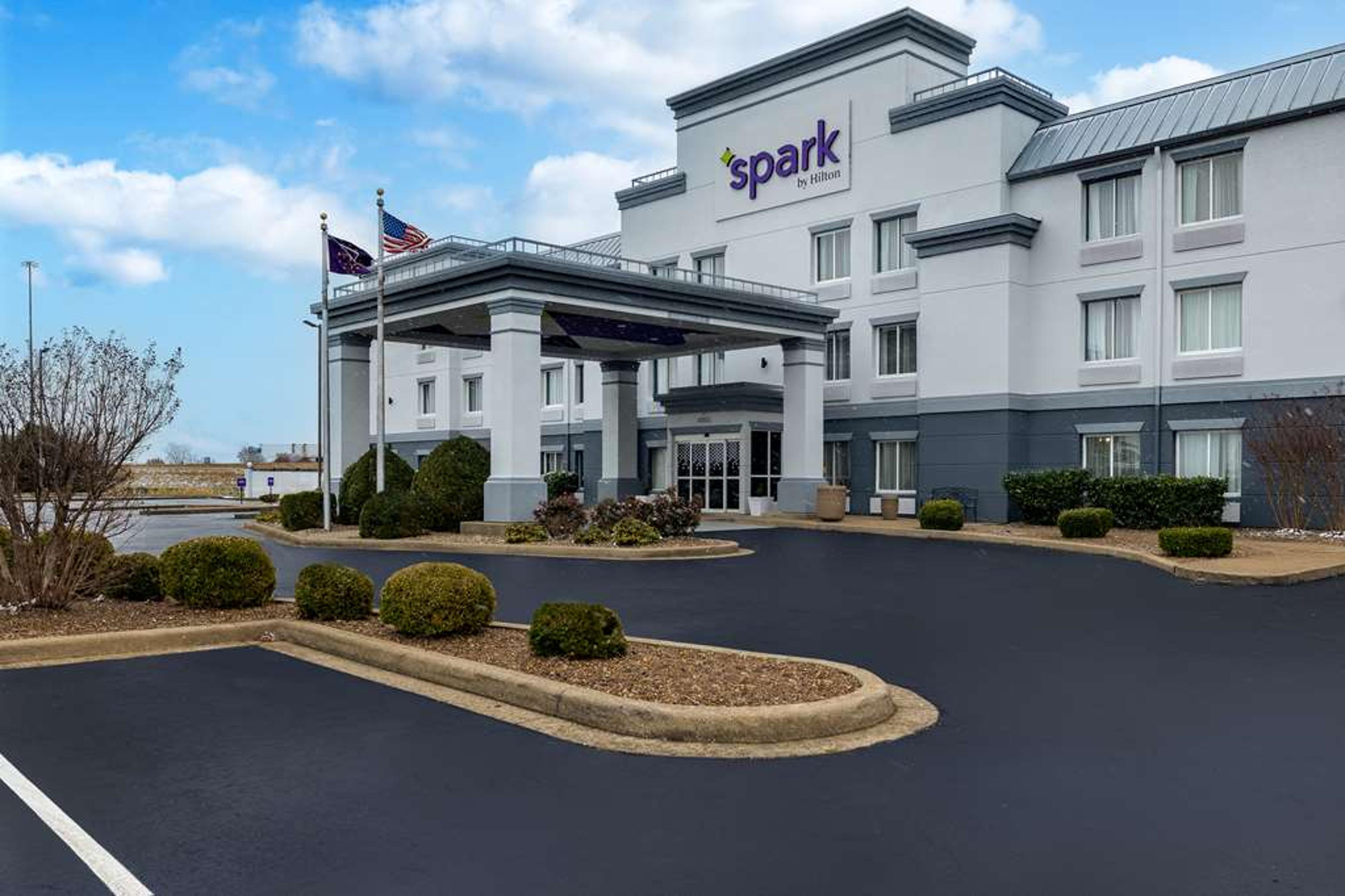 SPARK BY HILTON EVANSVILLE EAST IN