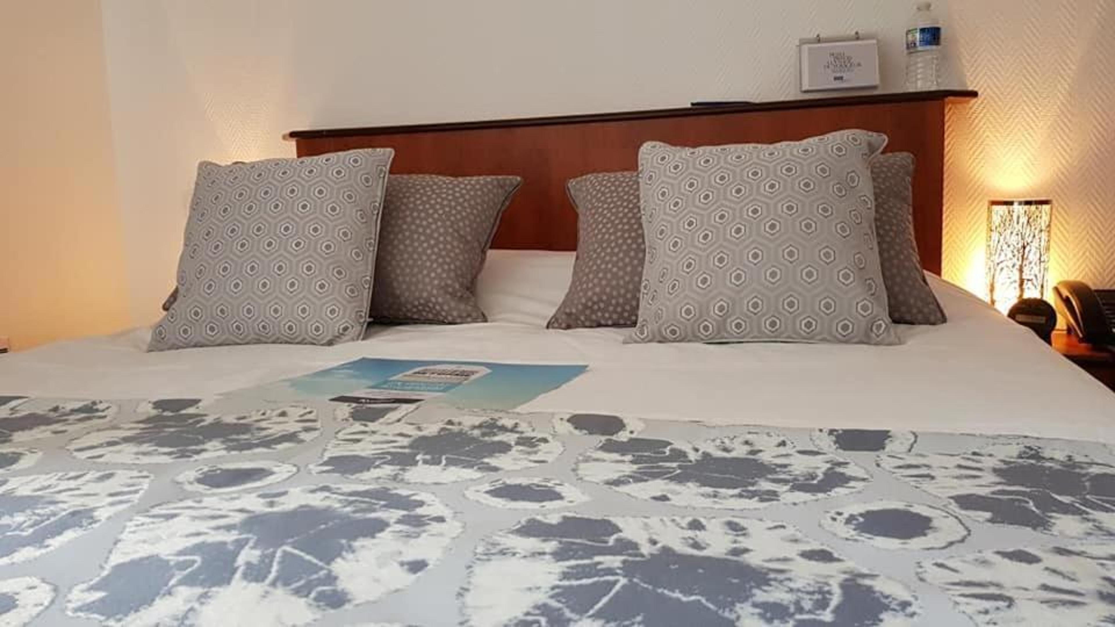 CONTACT HOTEL UTAH BEACH CARENTAN