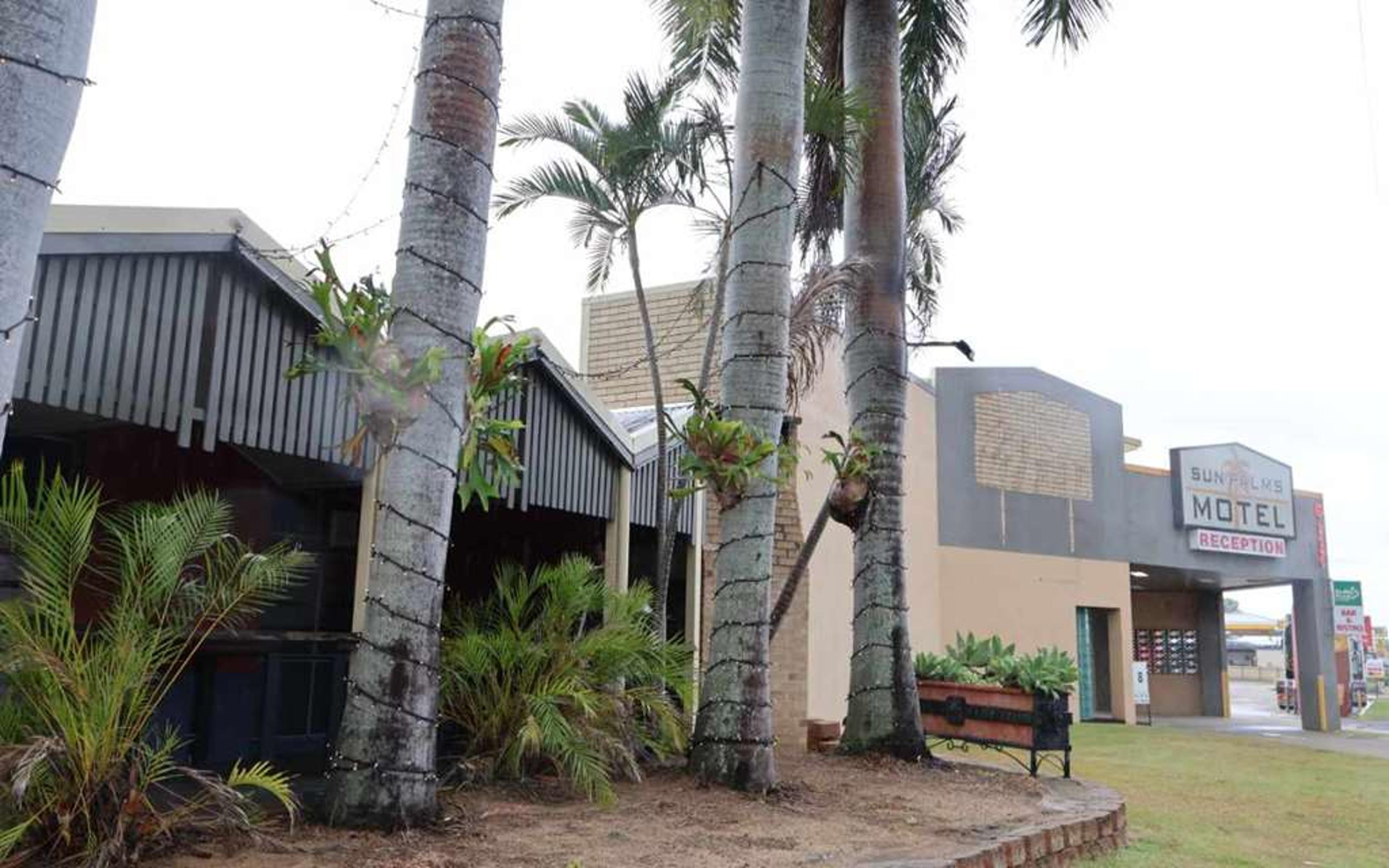 SUN PALMS HOTEL