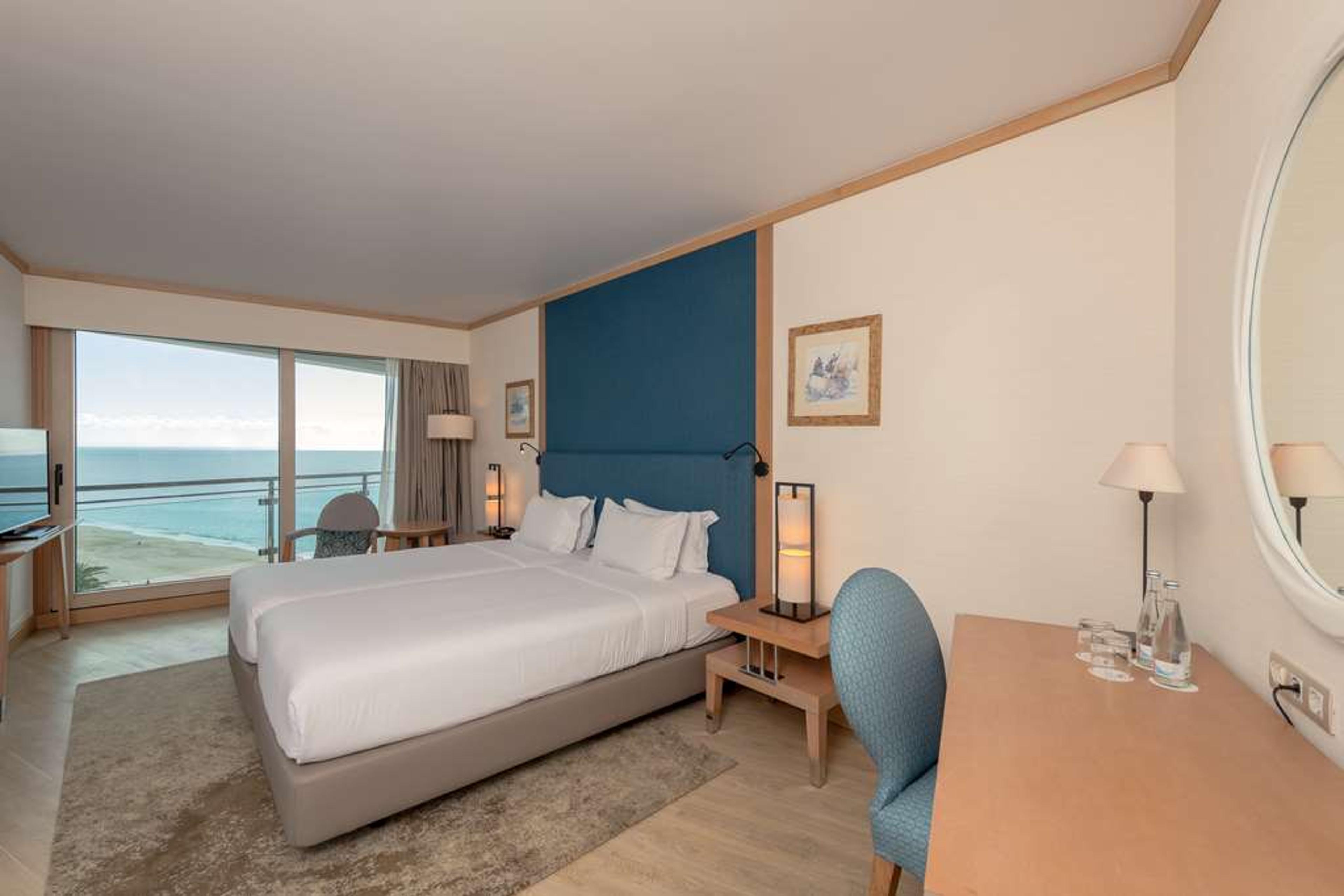Sesimbra Oceanfront Hotel