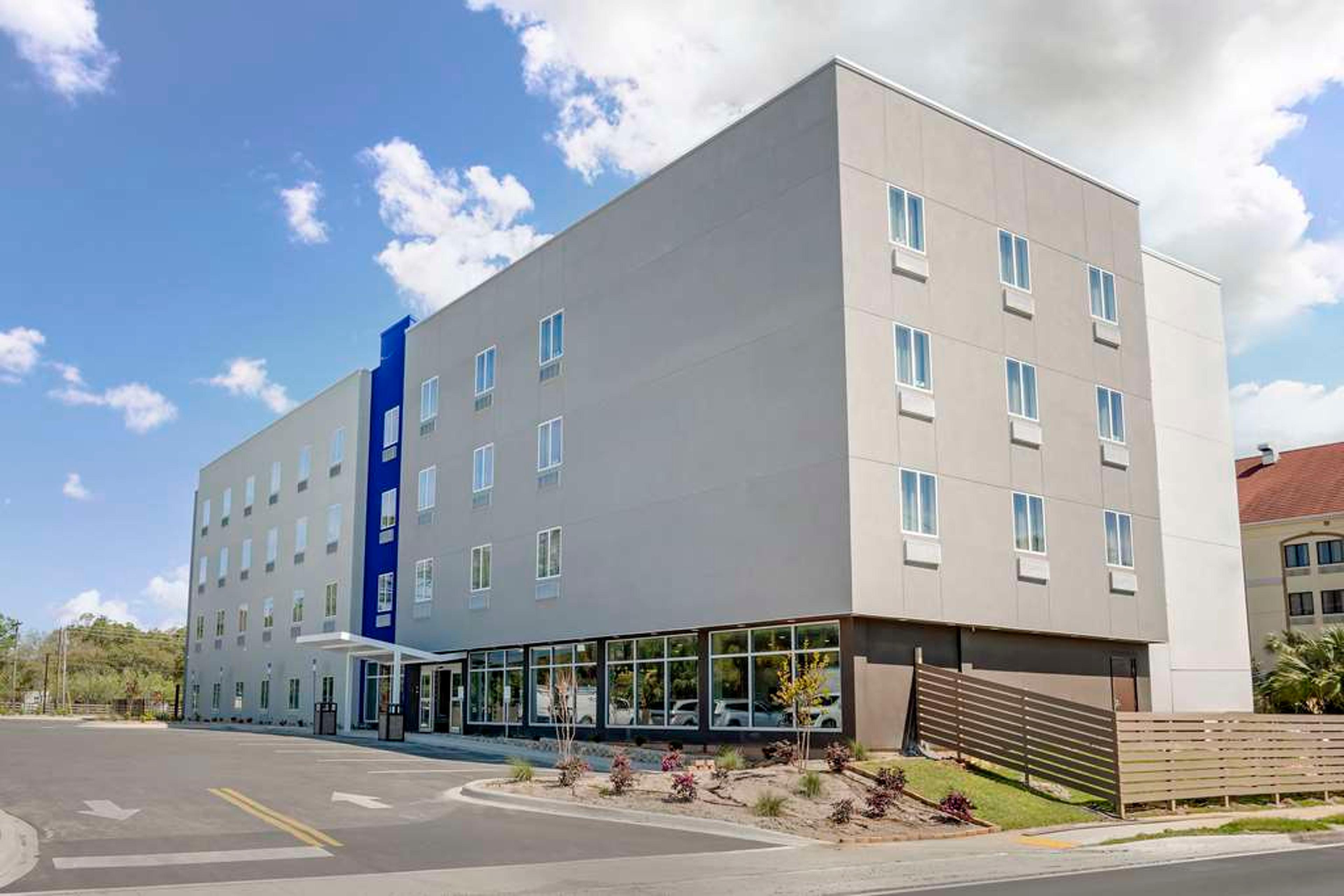 SLEEP INN AND SUITES FORT WALTON BE