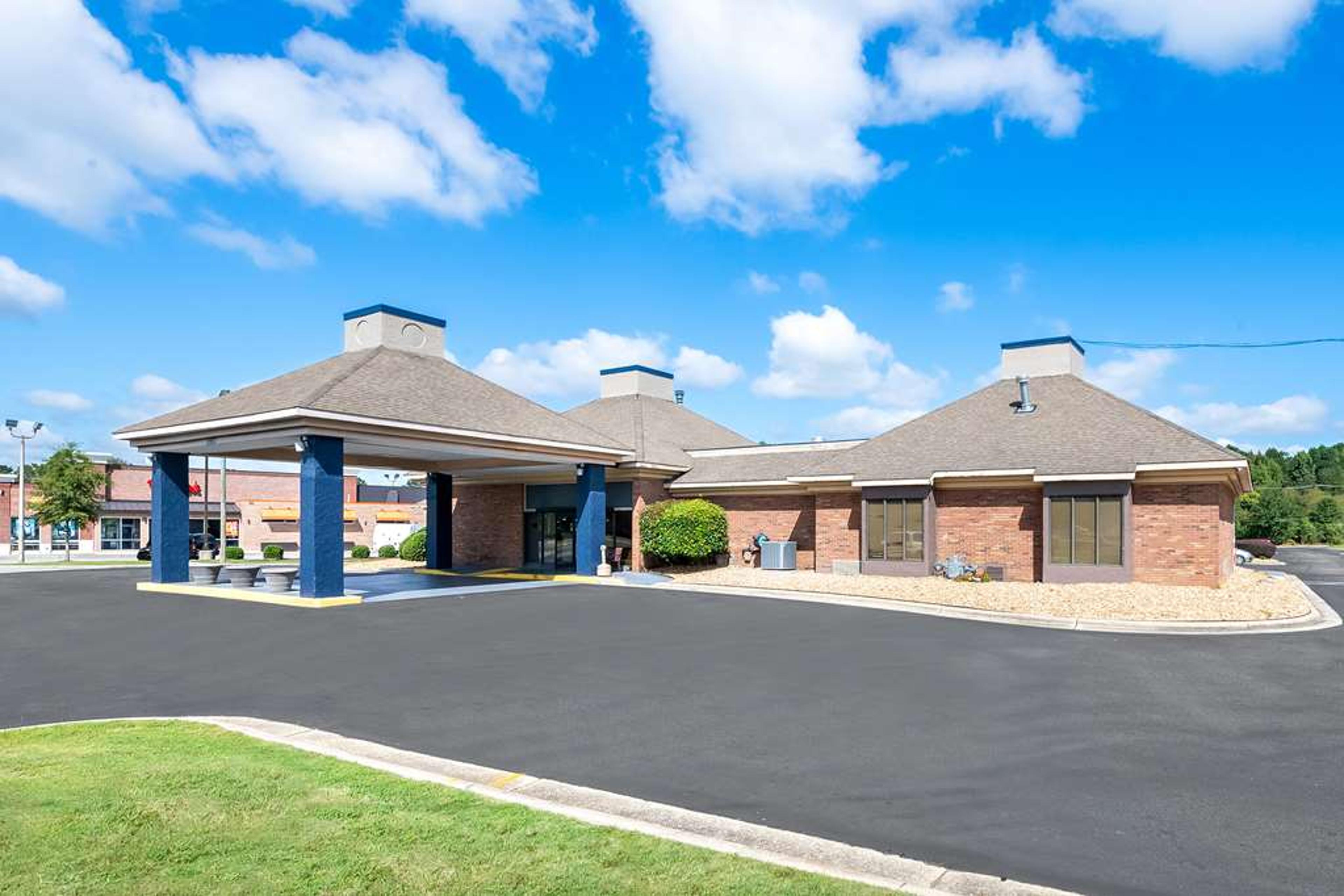 QUALITY INN AND SUITES FAYETTEVILLE