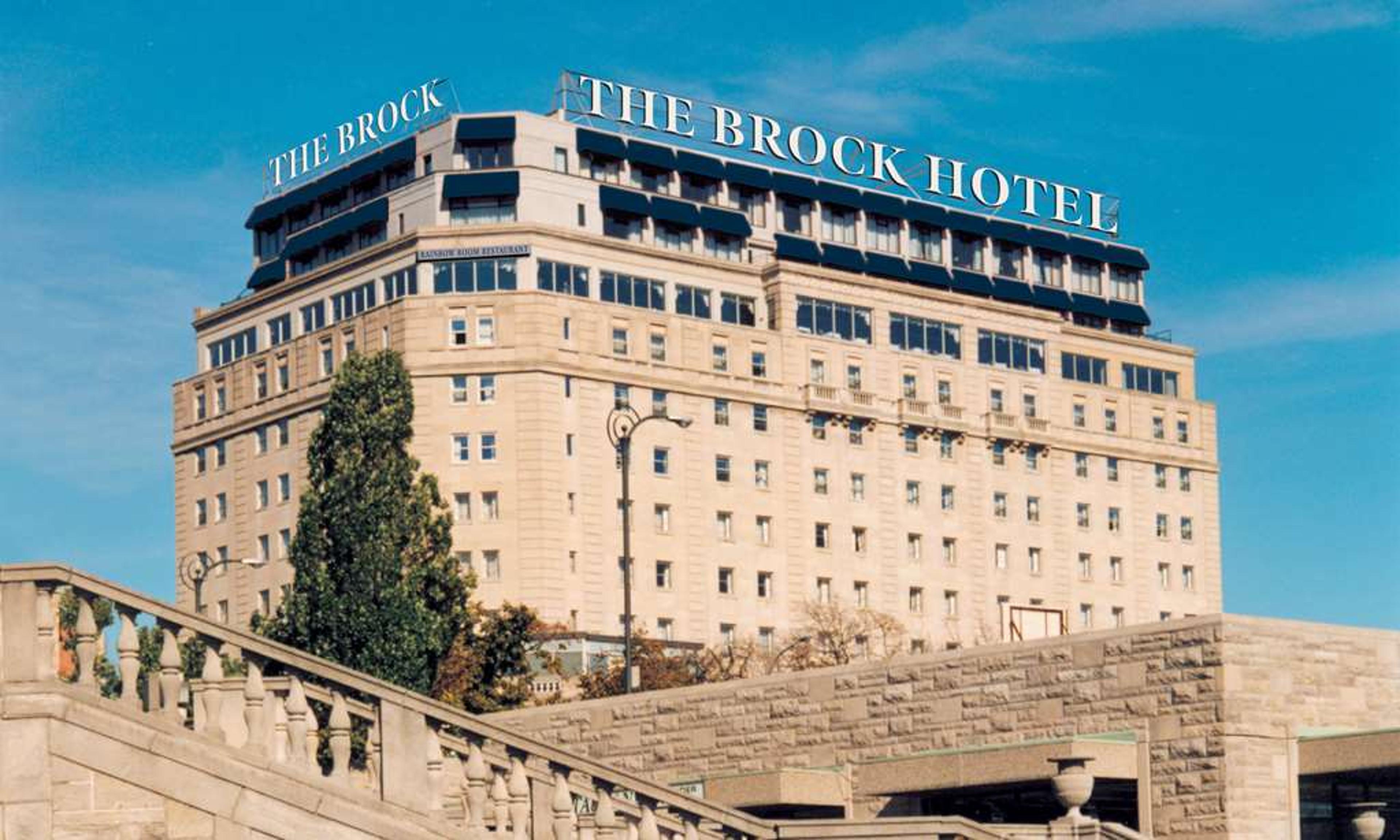 BROCK NIAGARA FALLS TAPESTRY HILTON