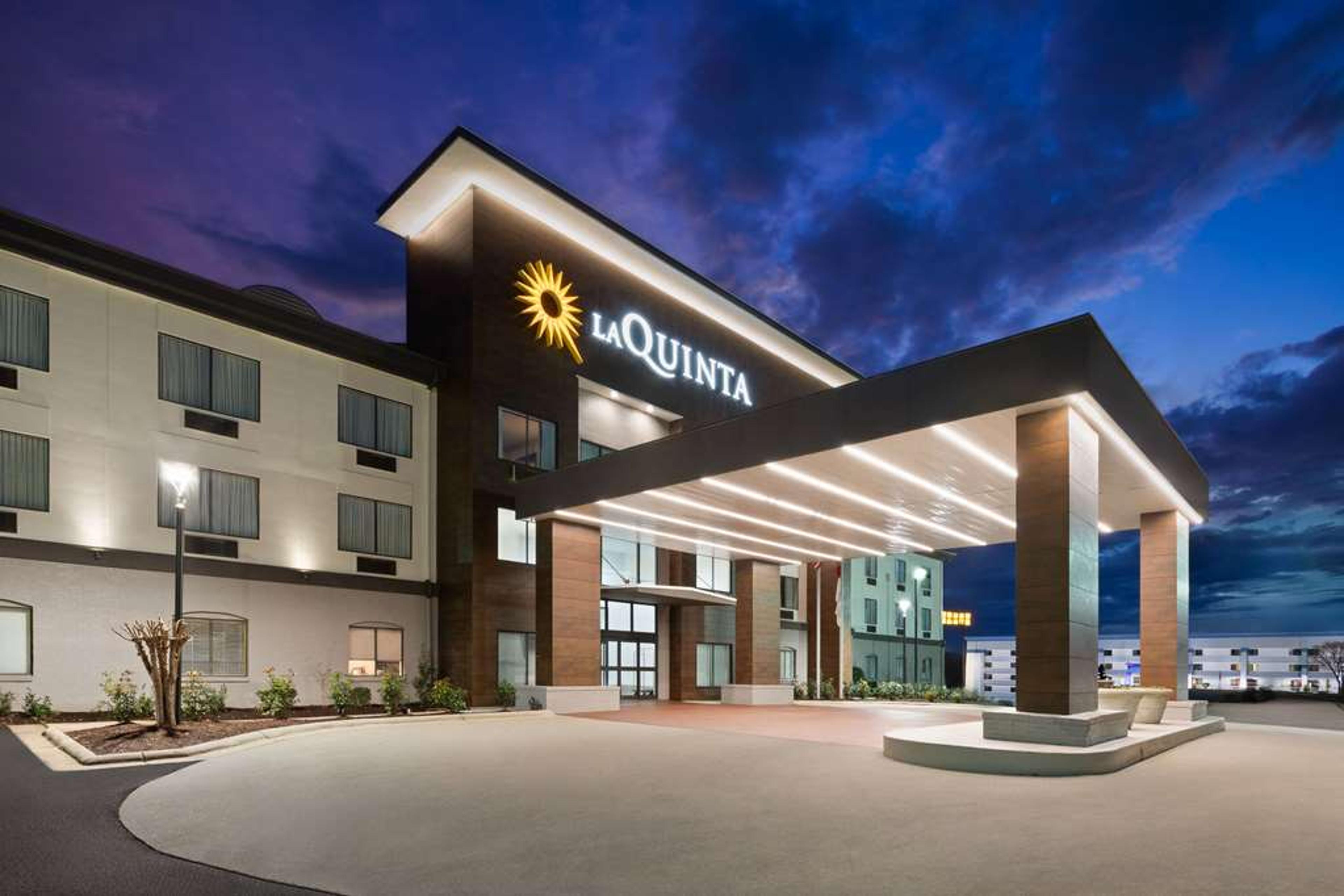 LA QUINTA INN & SUITES BY WYNDHAM M