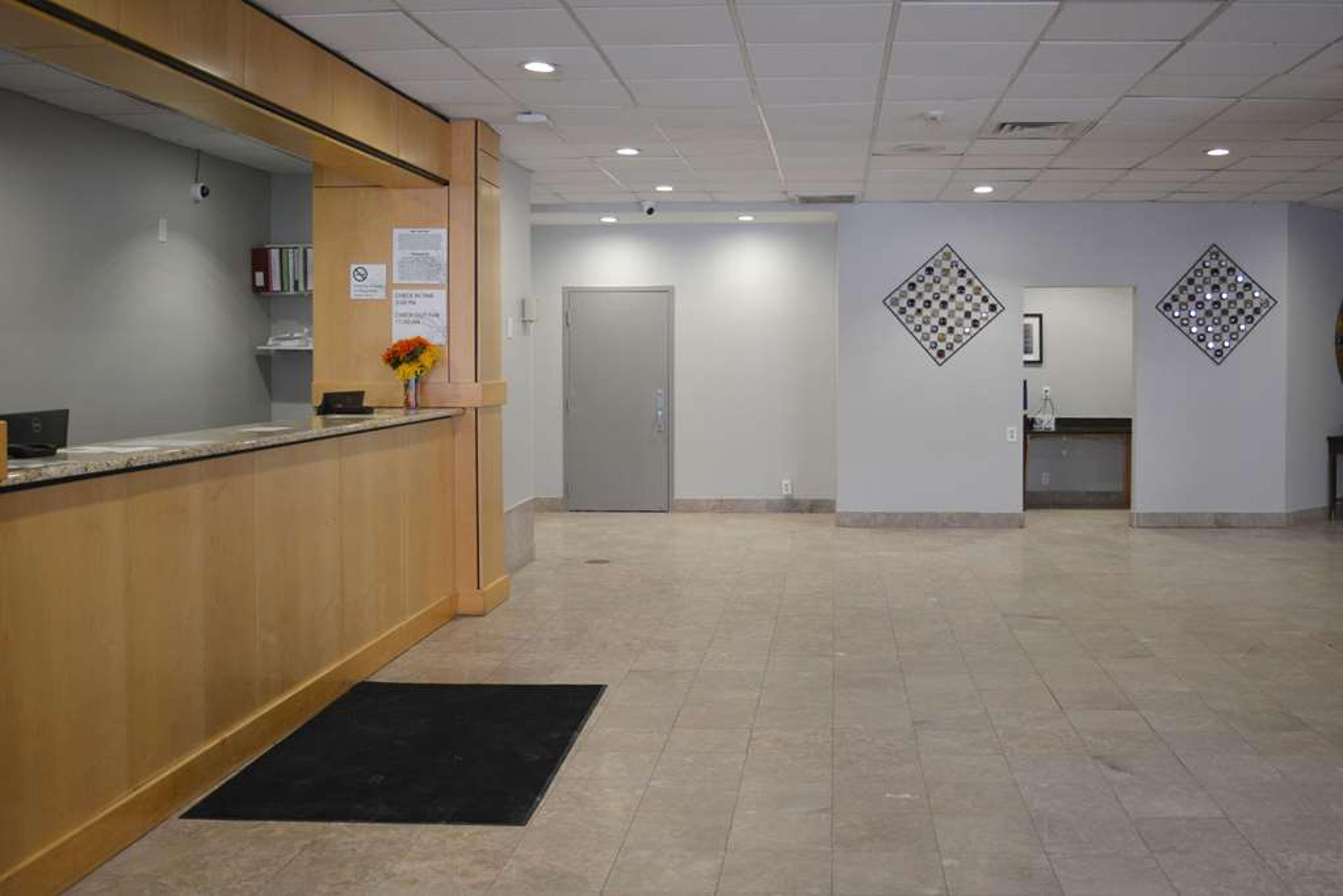 SUBURBAN STUDIOS EAST SYRACUSE CARR
