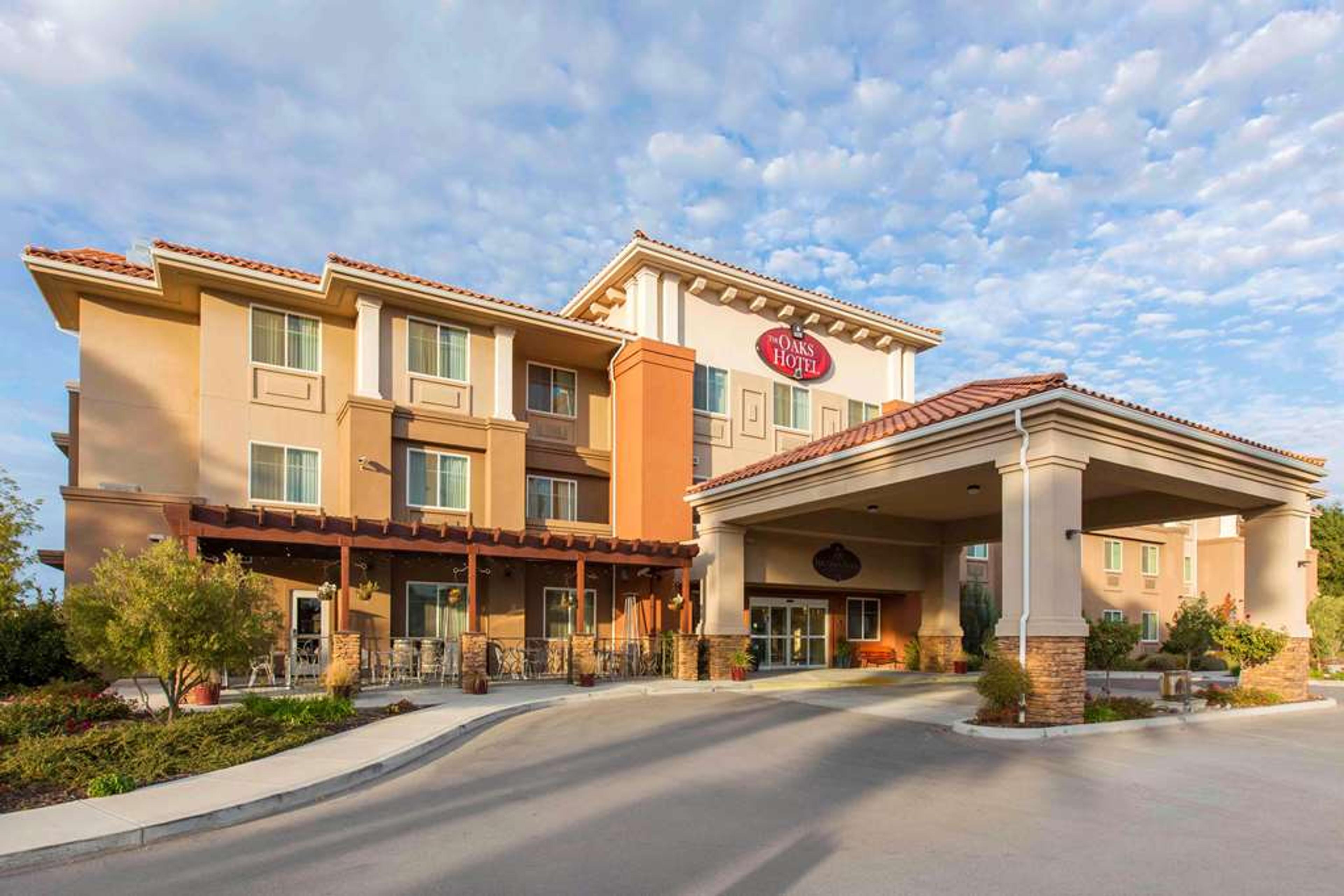 THE OAKS HOTEL AND SUITES