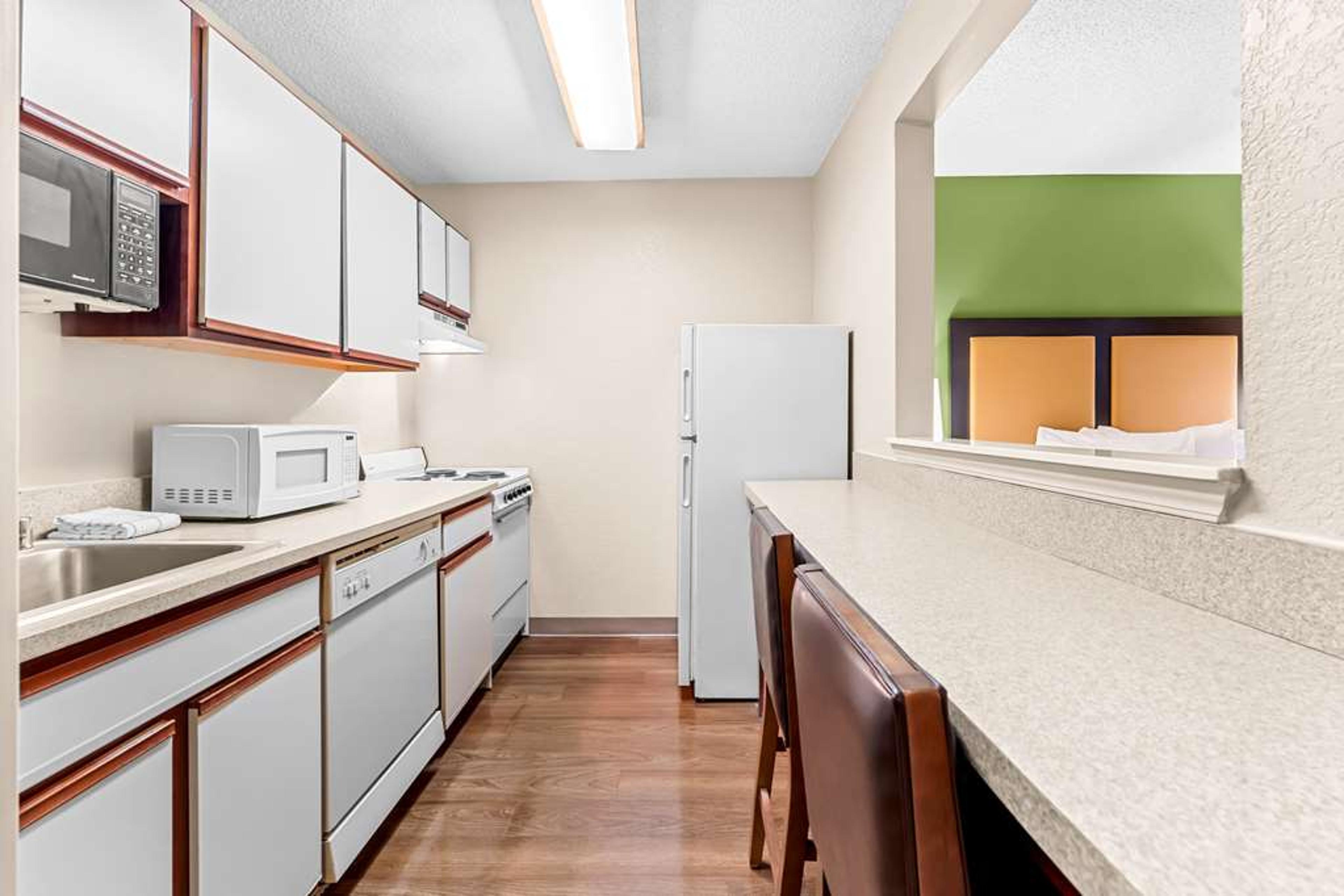 SUBURBAN STUDIOS MACON NORTH