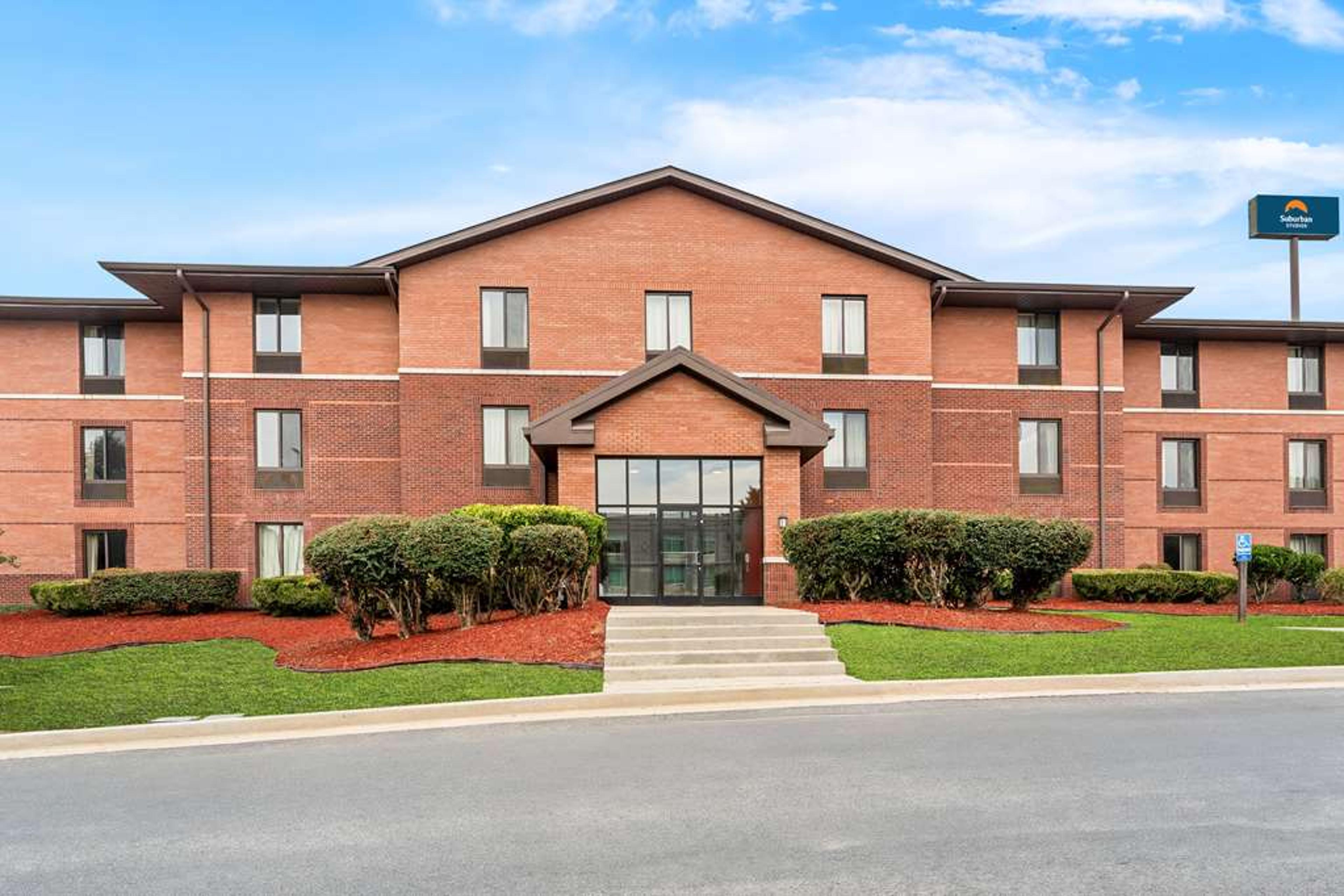 SUBURBAN STUDIOS MACON NORTH