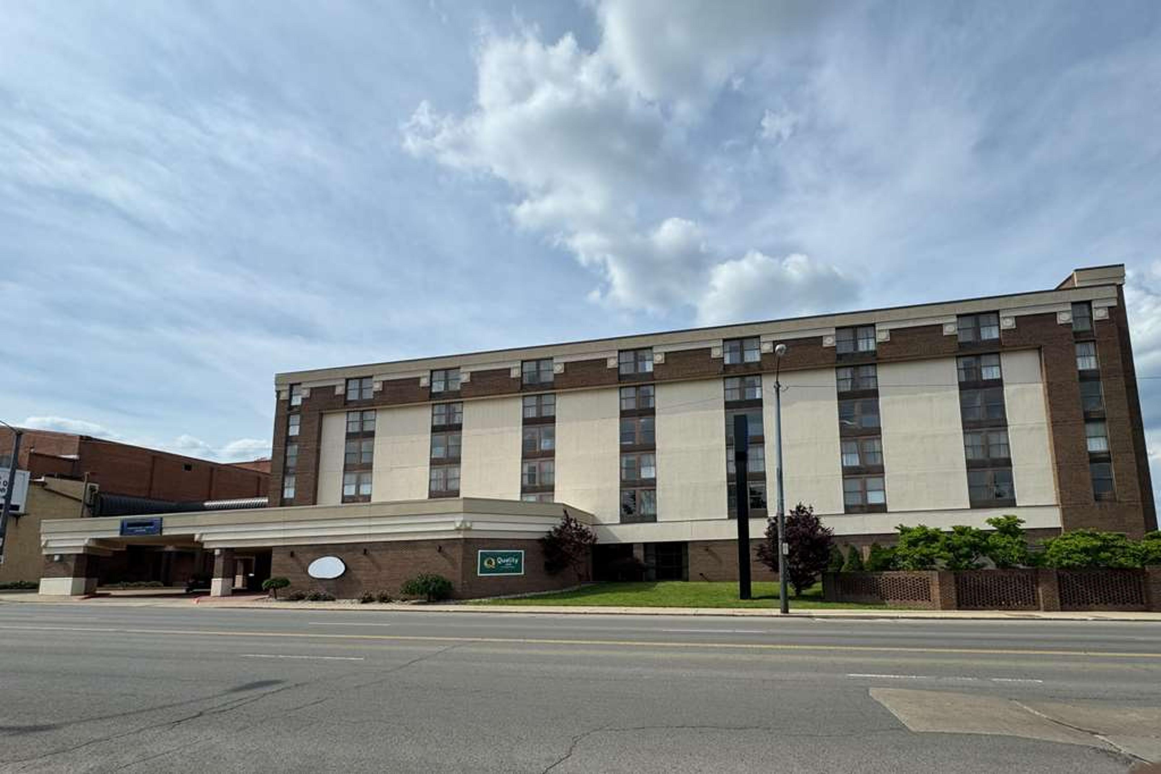 QUALITY INN AND SUITES DOWNTOWN MAN