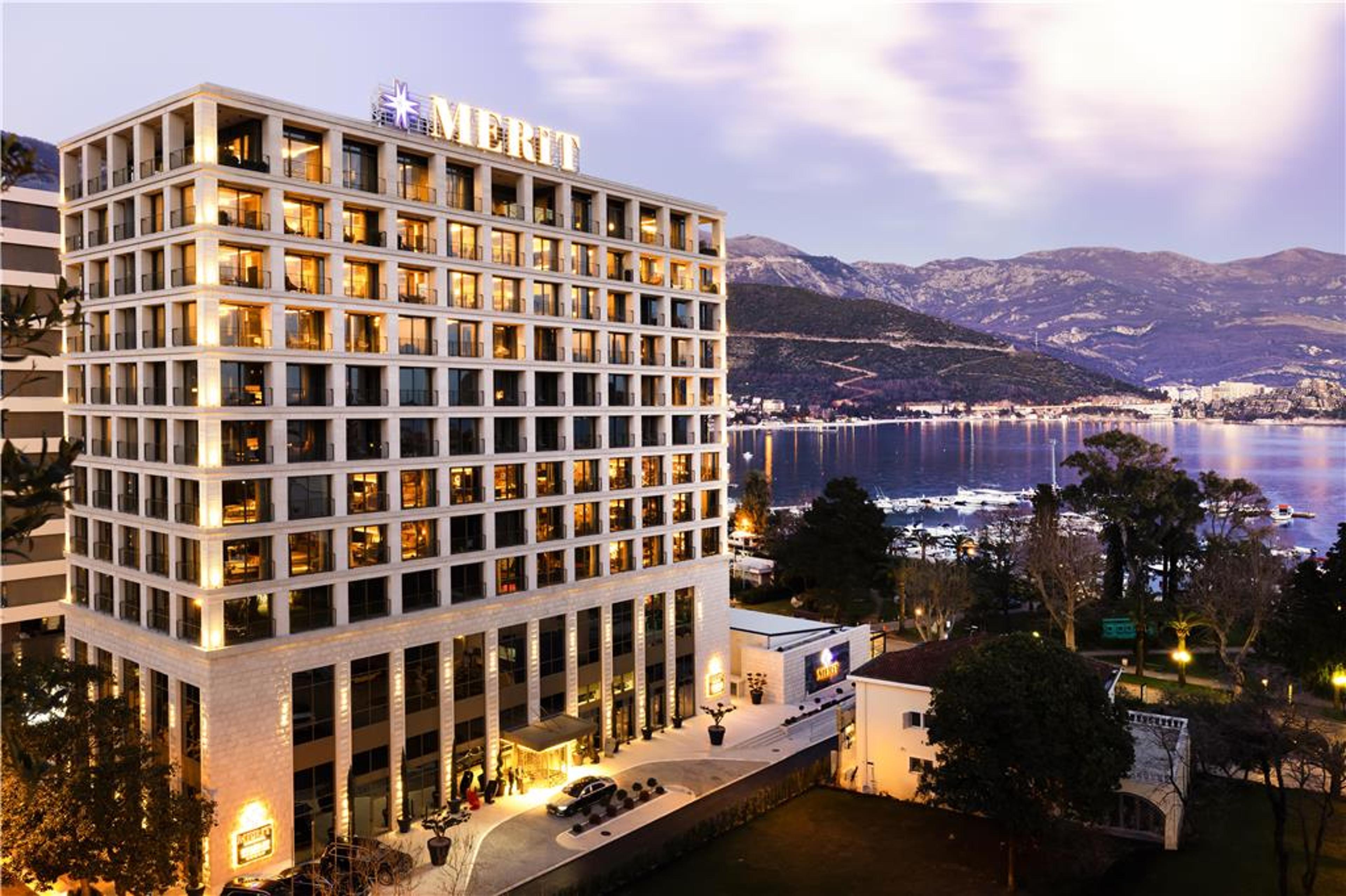 MERIT STARLIT HOTEL