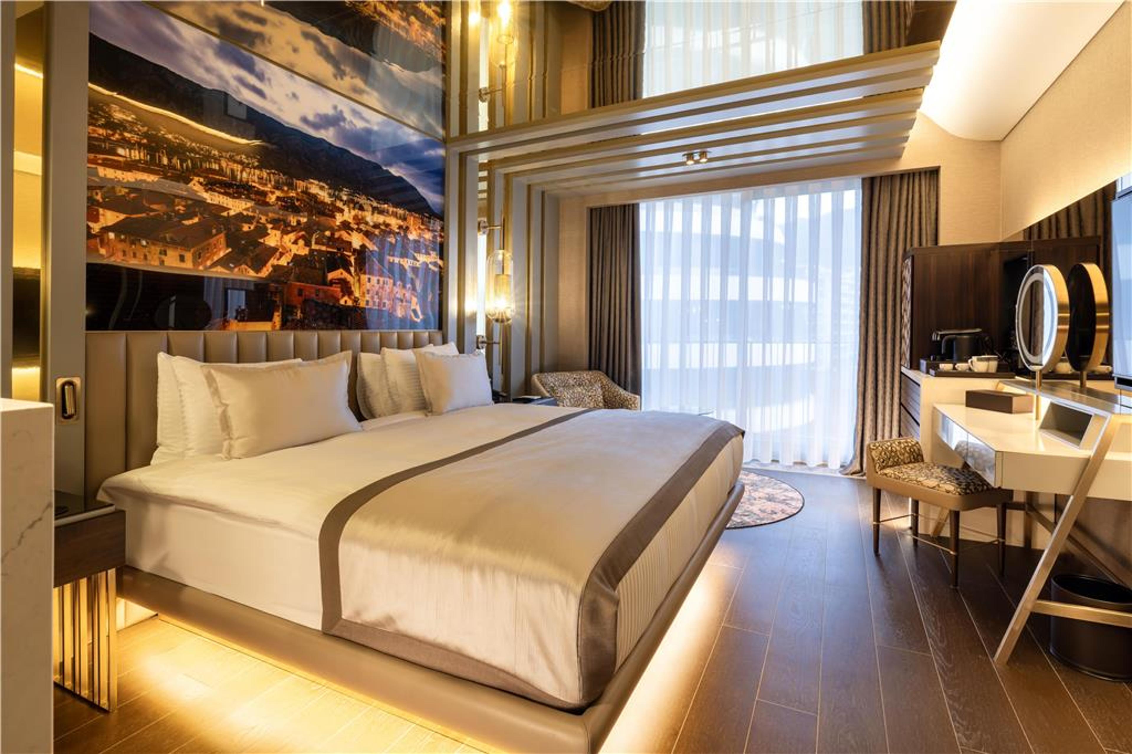 MERIT STARLIT HOTEL