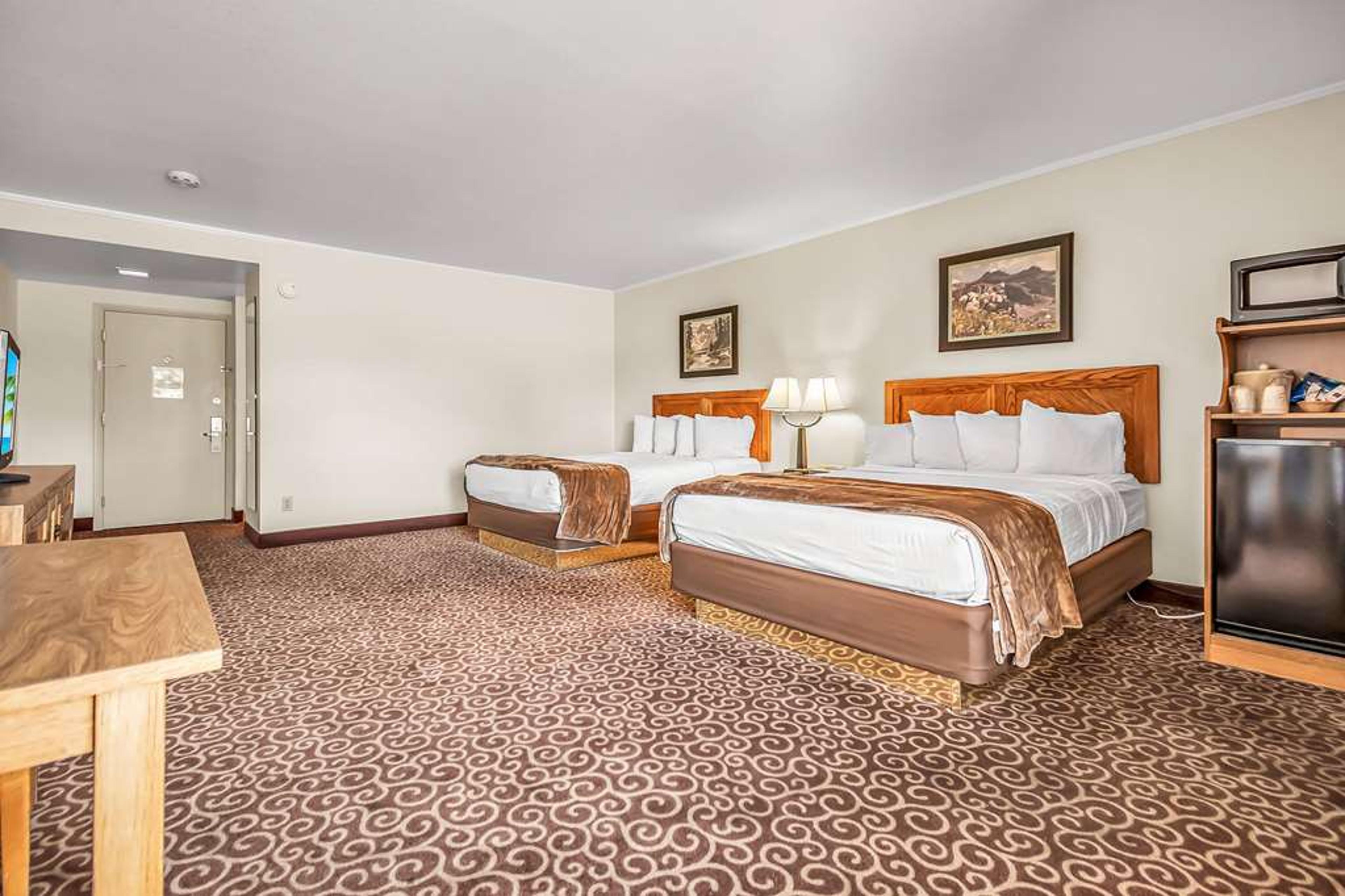 RED ARROW INN & SUITES, A TRAVELODG