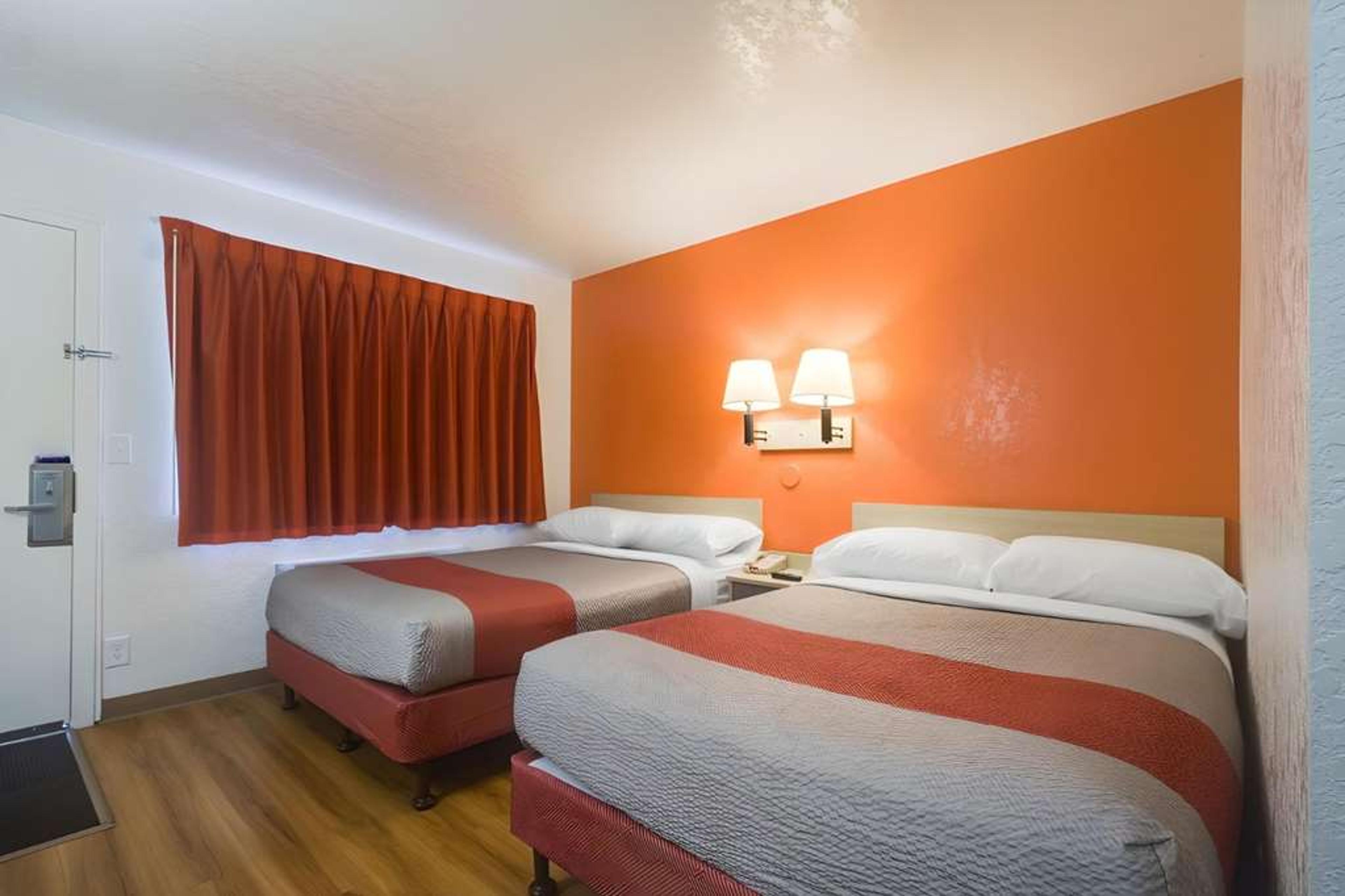 PARK INN BY RADISSON LAKEWOOD