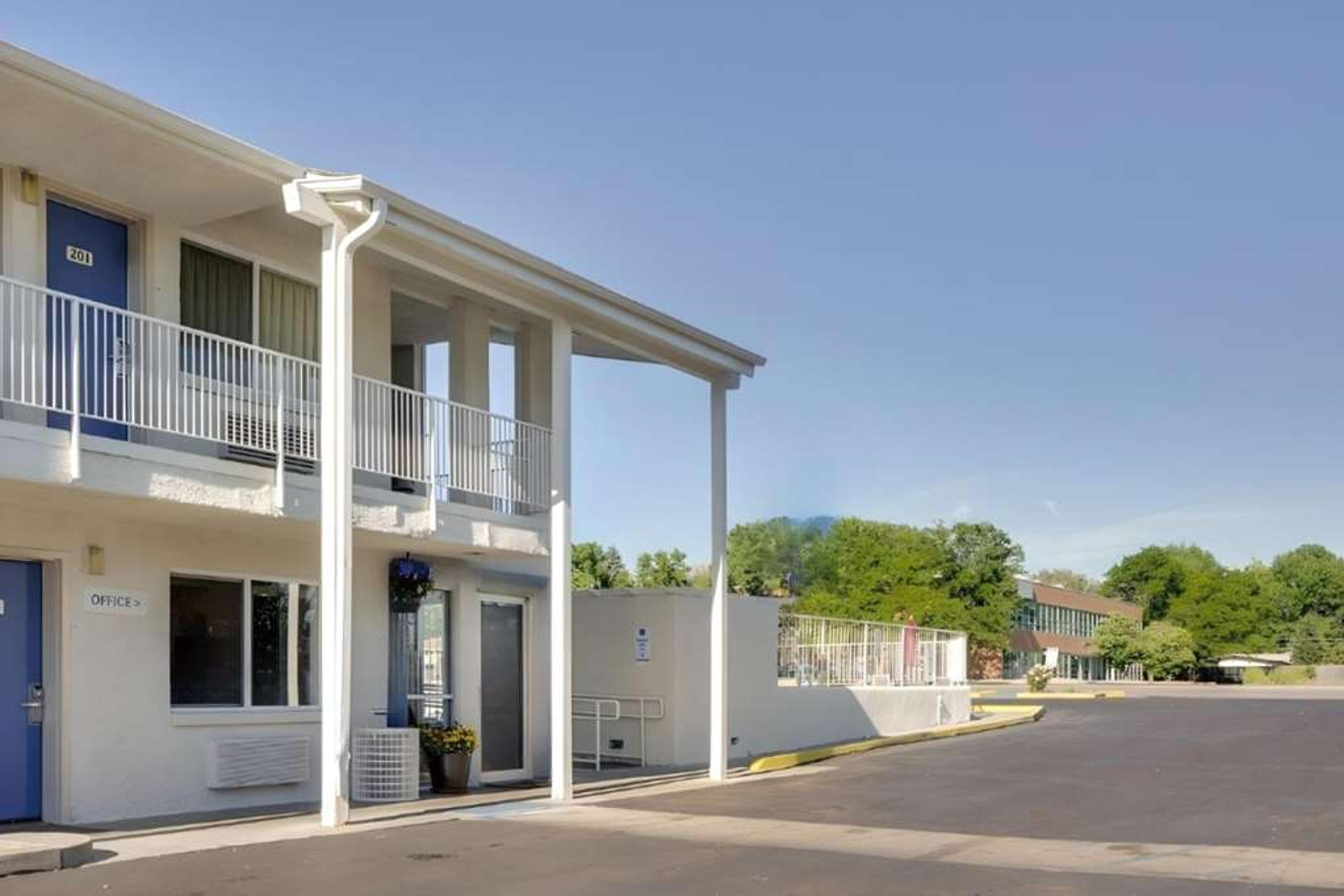 PARK INN BY RADISSON LAKEWOOD