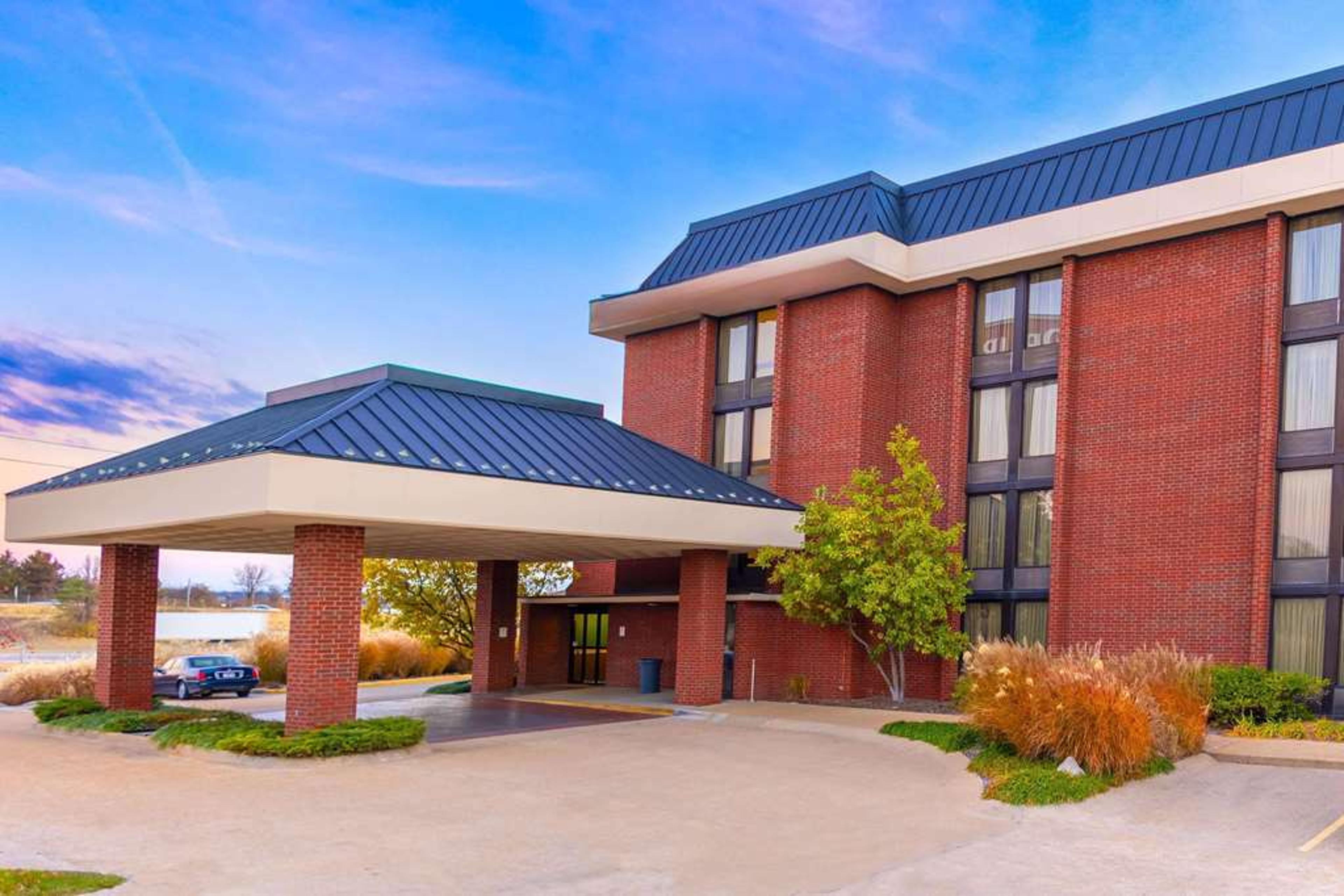 HERITAGE INN & SUITES ST. LOUIS/FEN