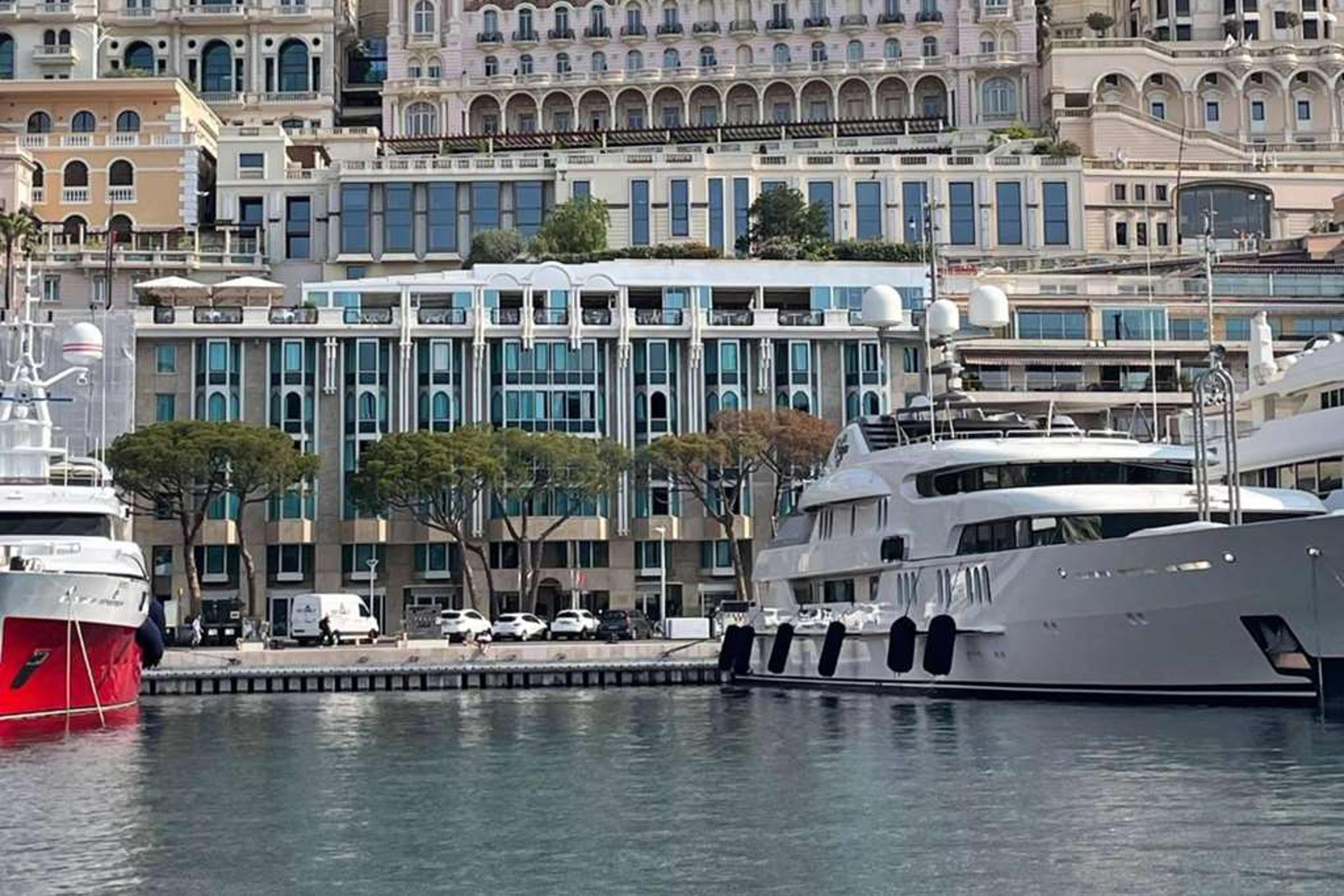 PORT PALACE HOTEL