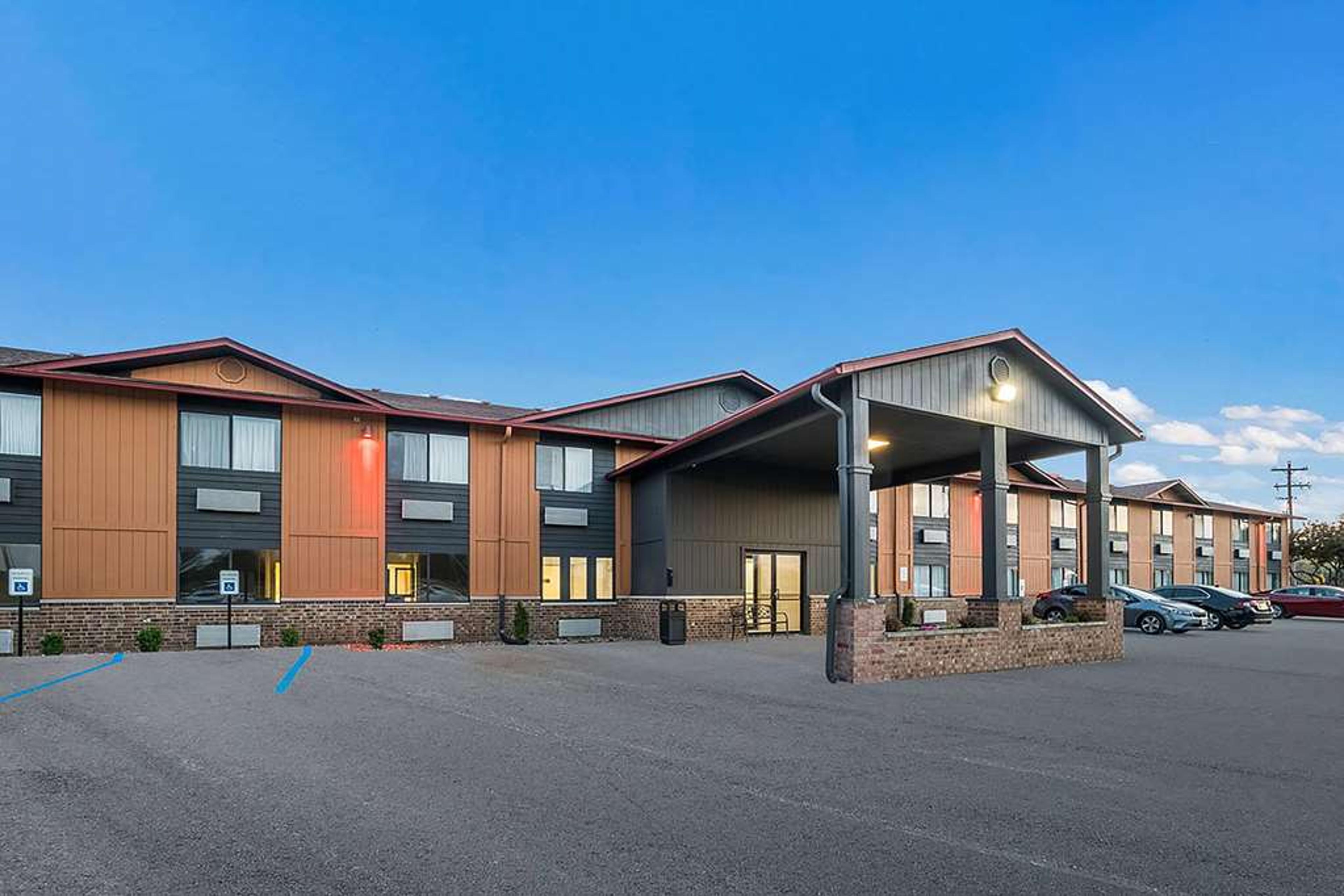 SUPER 8 BY WYNDHAM MARSTON
