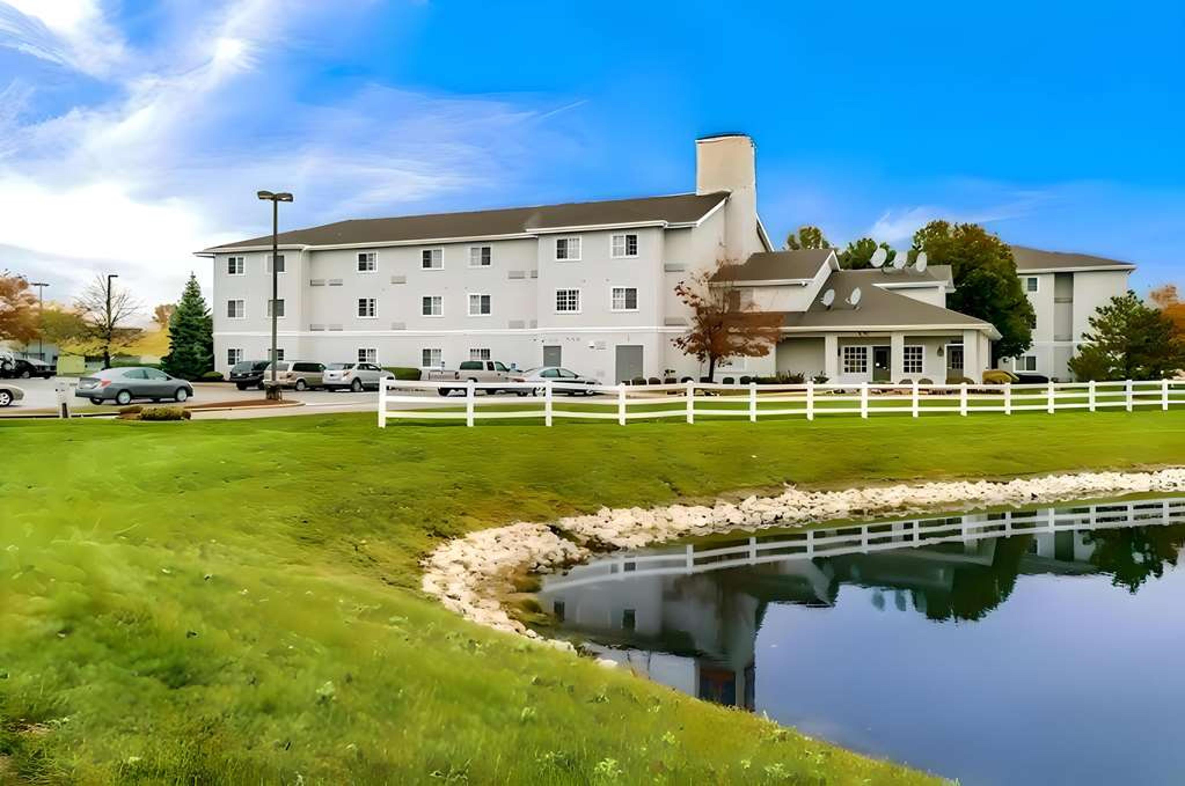 SUBURBAN STUDIOS FISHERS INDIANAPOL