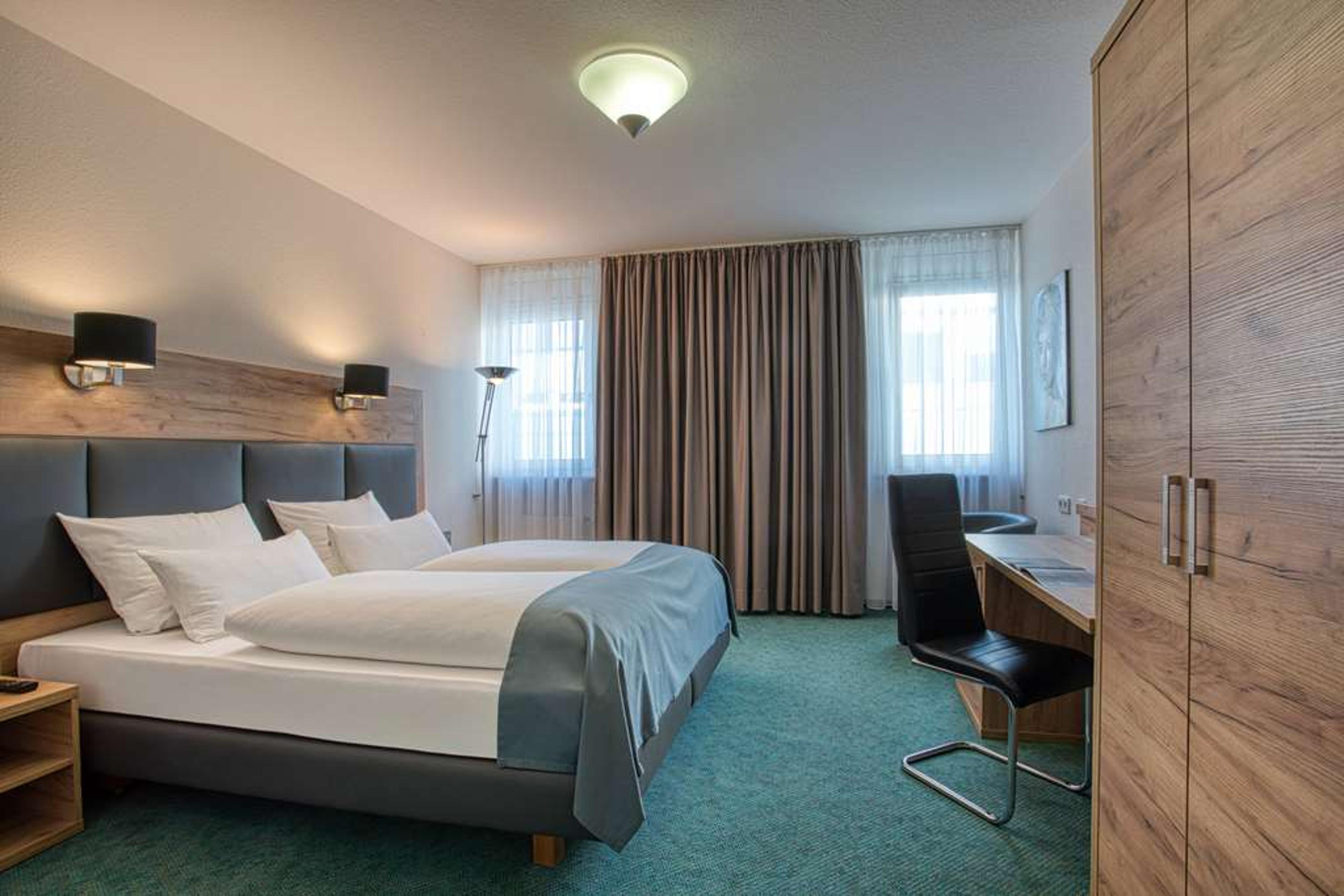 CENTRO HOTEL BOBLINGEN, TRADEMARK C
