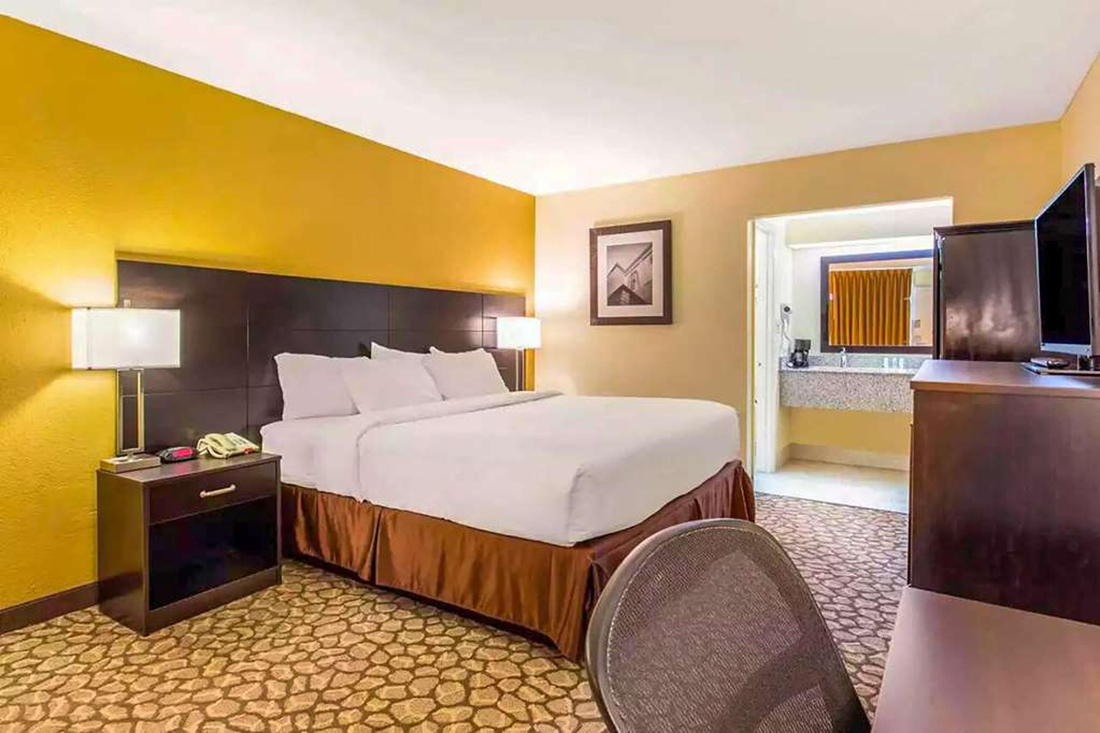 RAMADA BY WYNDHAM SANTEE I 95