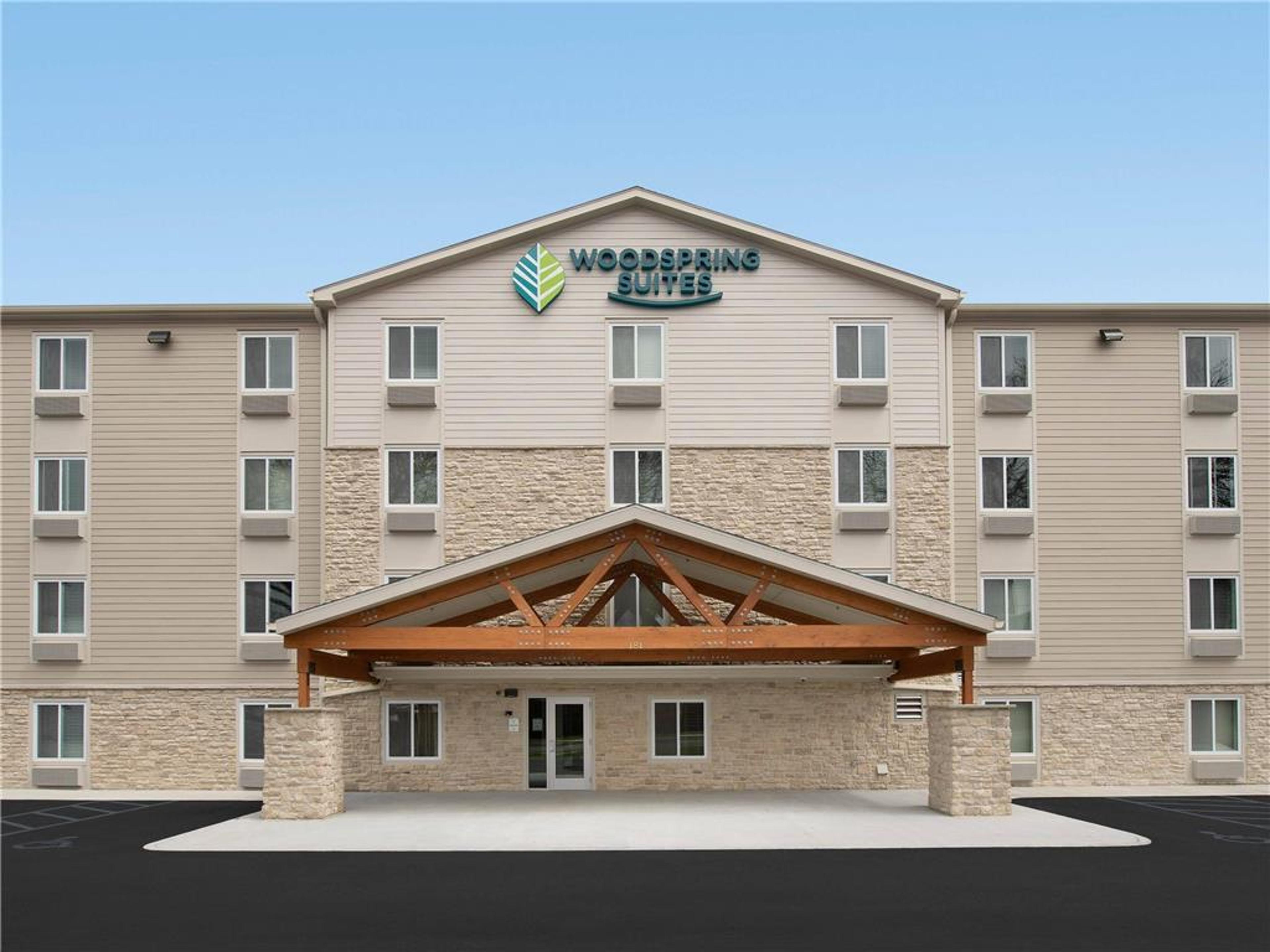 WOODSPRING SUITES CHARLOTTE AIRPORT