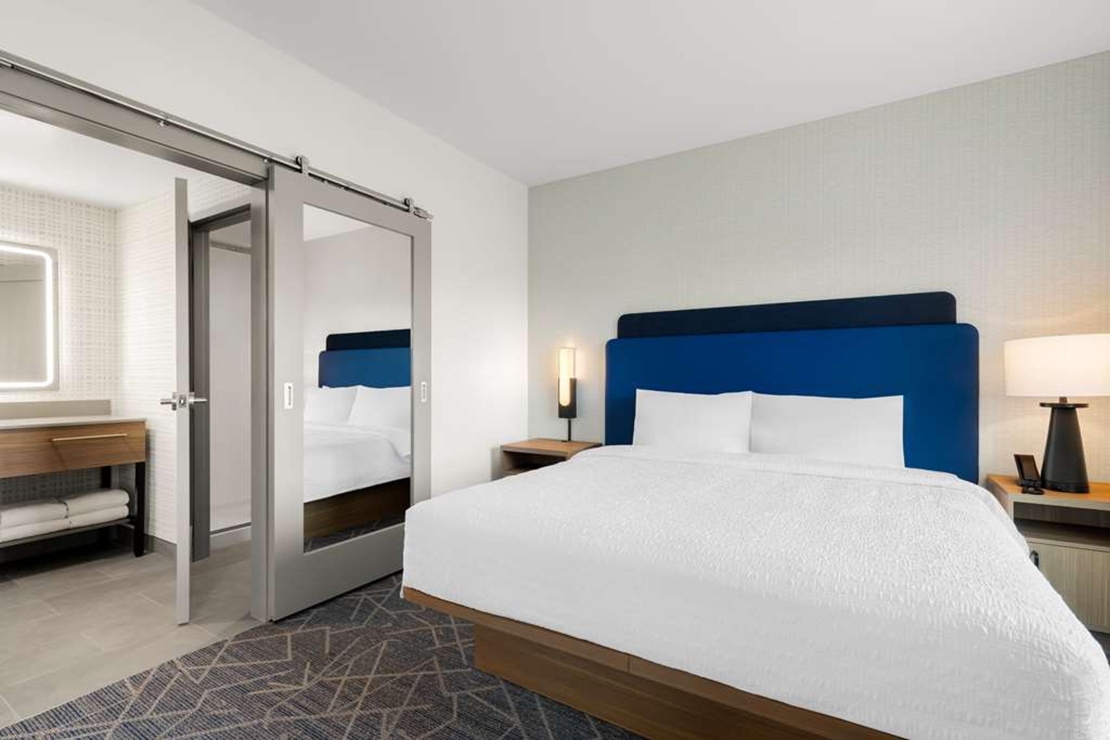 HAMPTON INN AND SUITES HLTN CORONA