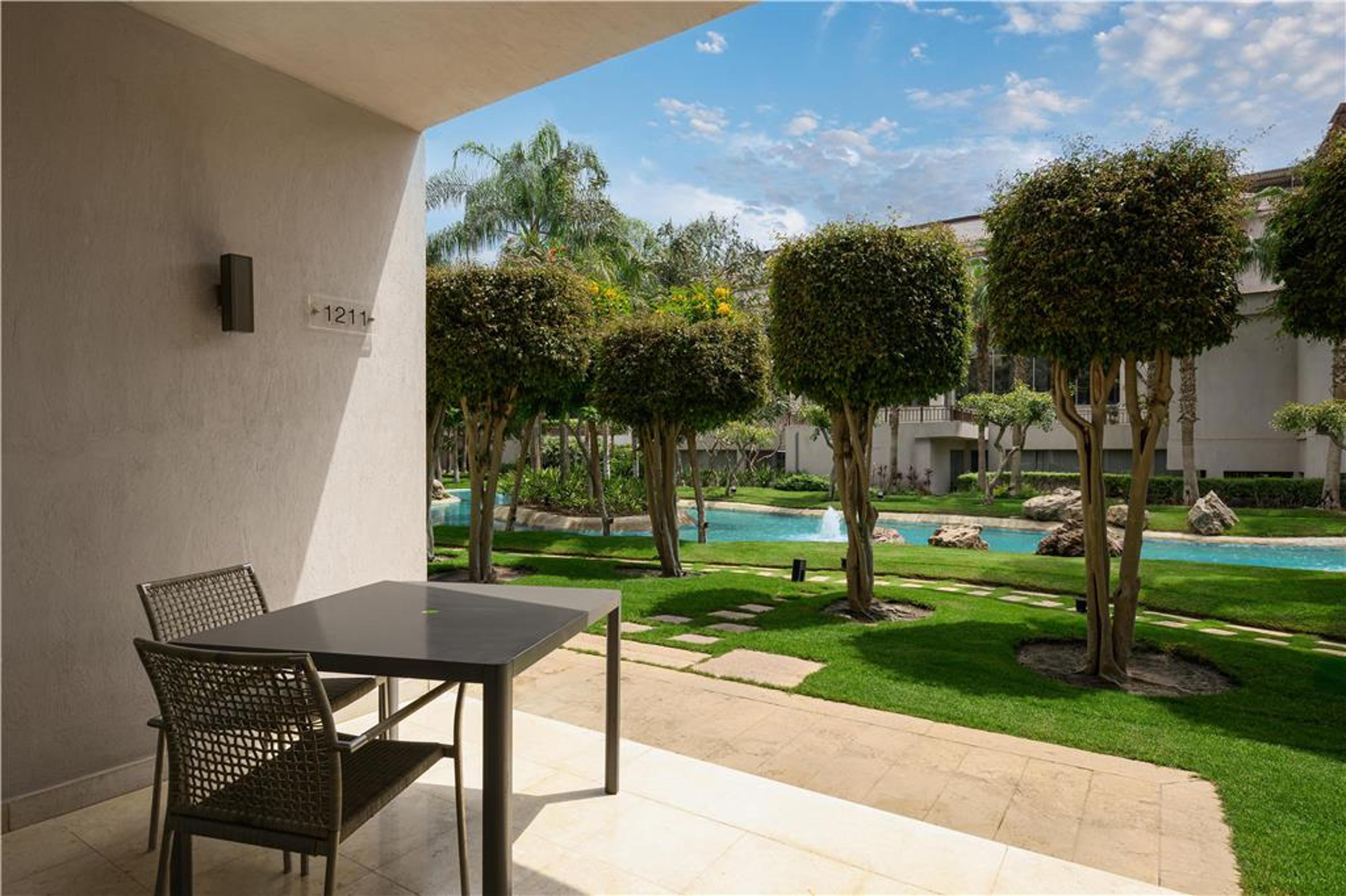 Dusit Thani LakeView Cairo