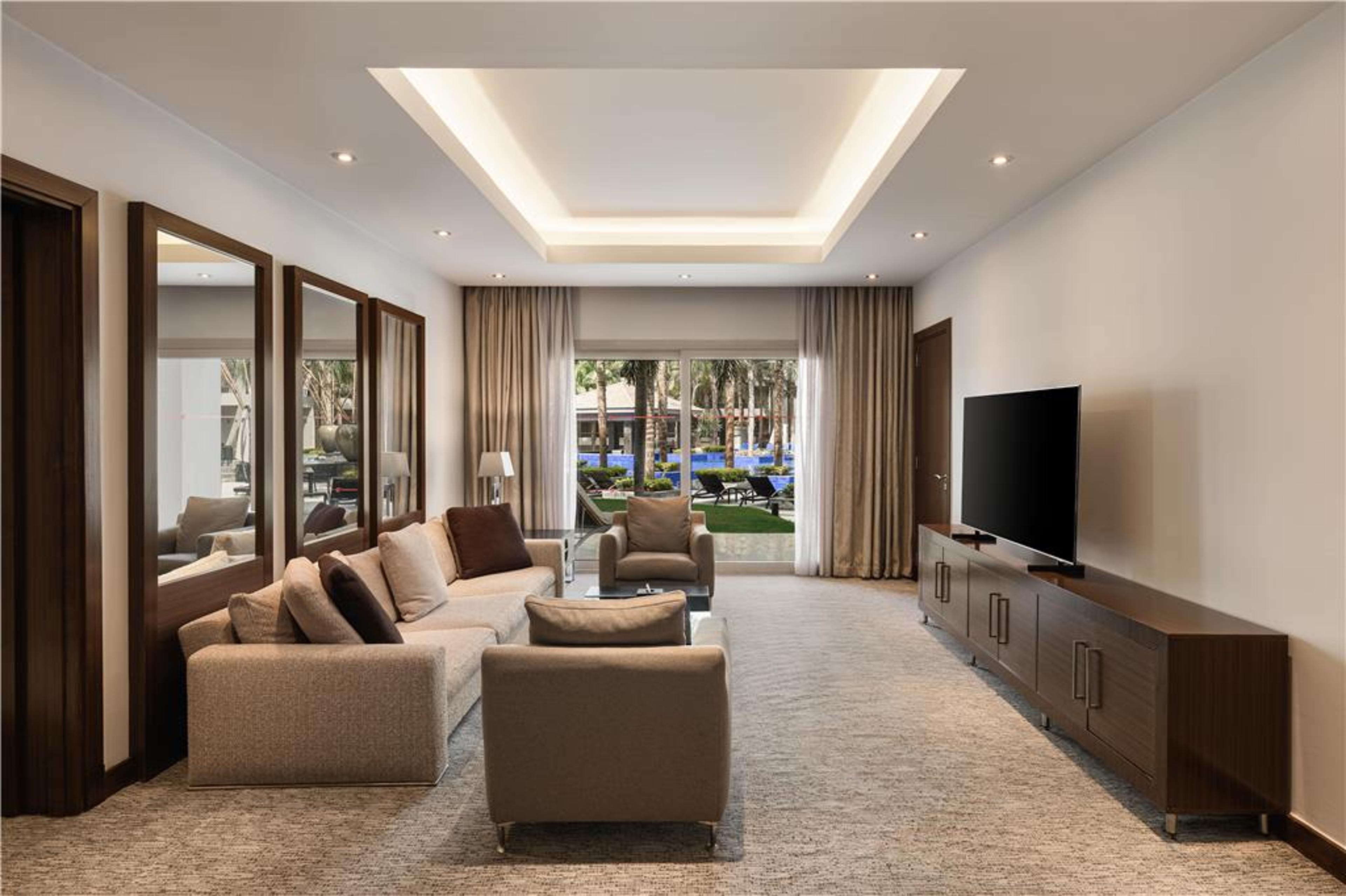Dusit Thani LakeView Cairo