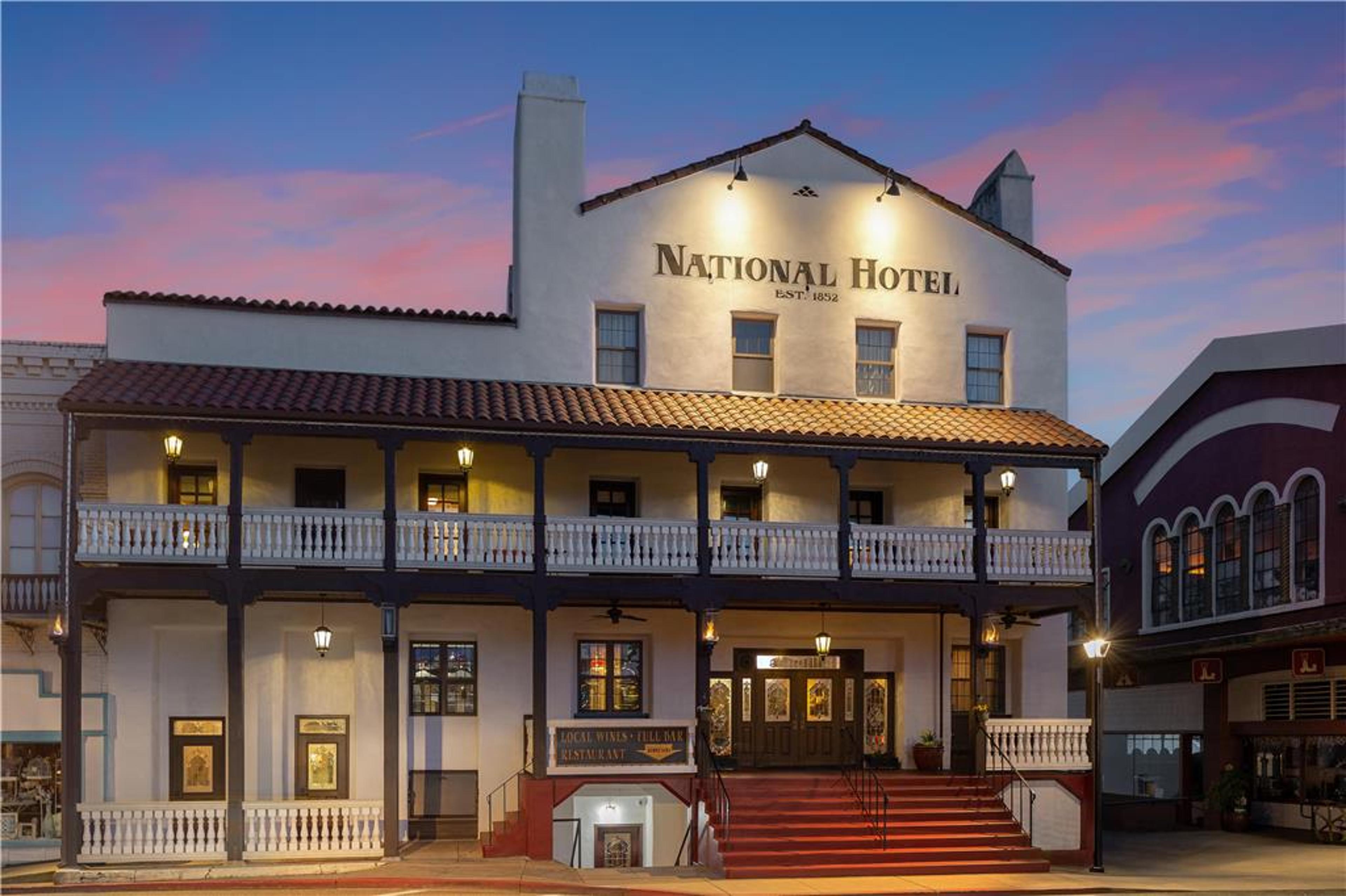 NATIONAL HOTEL JACKSON, TAPESTRY