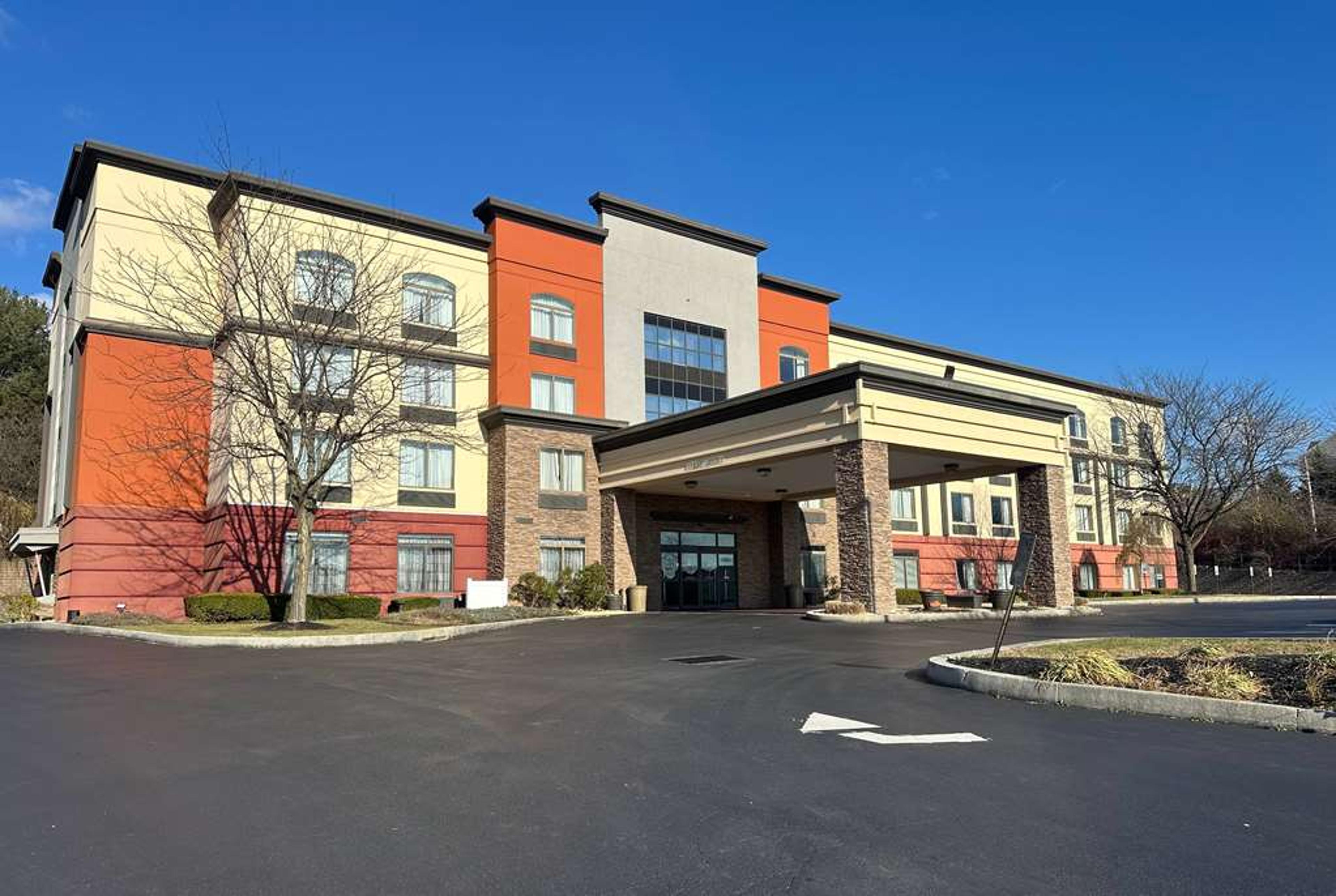 WINGATE BY WYNDHAM HARRISBURG NEAR