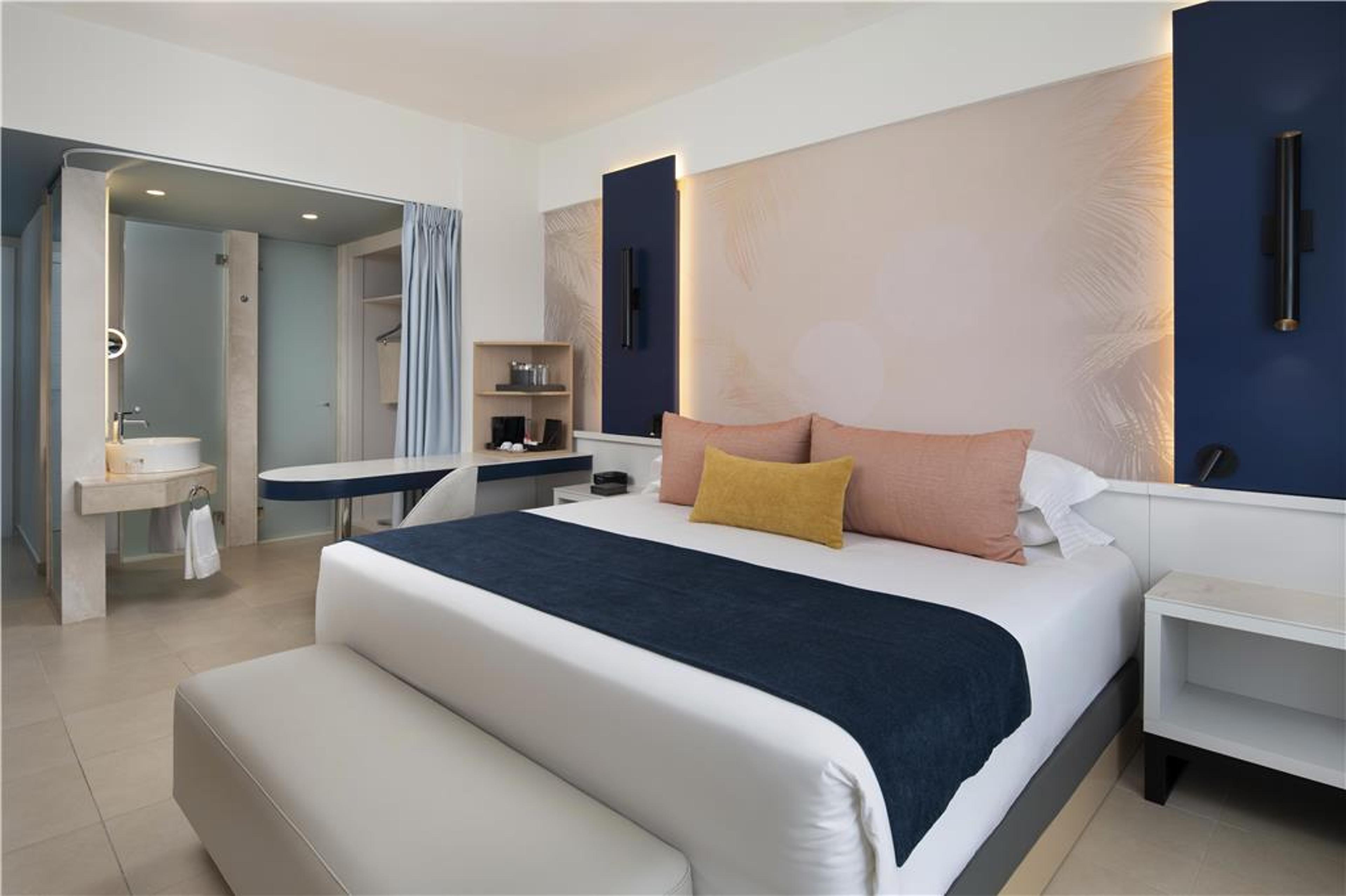ROYAL BEACH HOTEL PUNTA CANA IN JDV