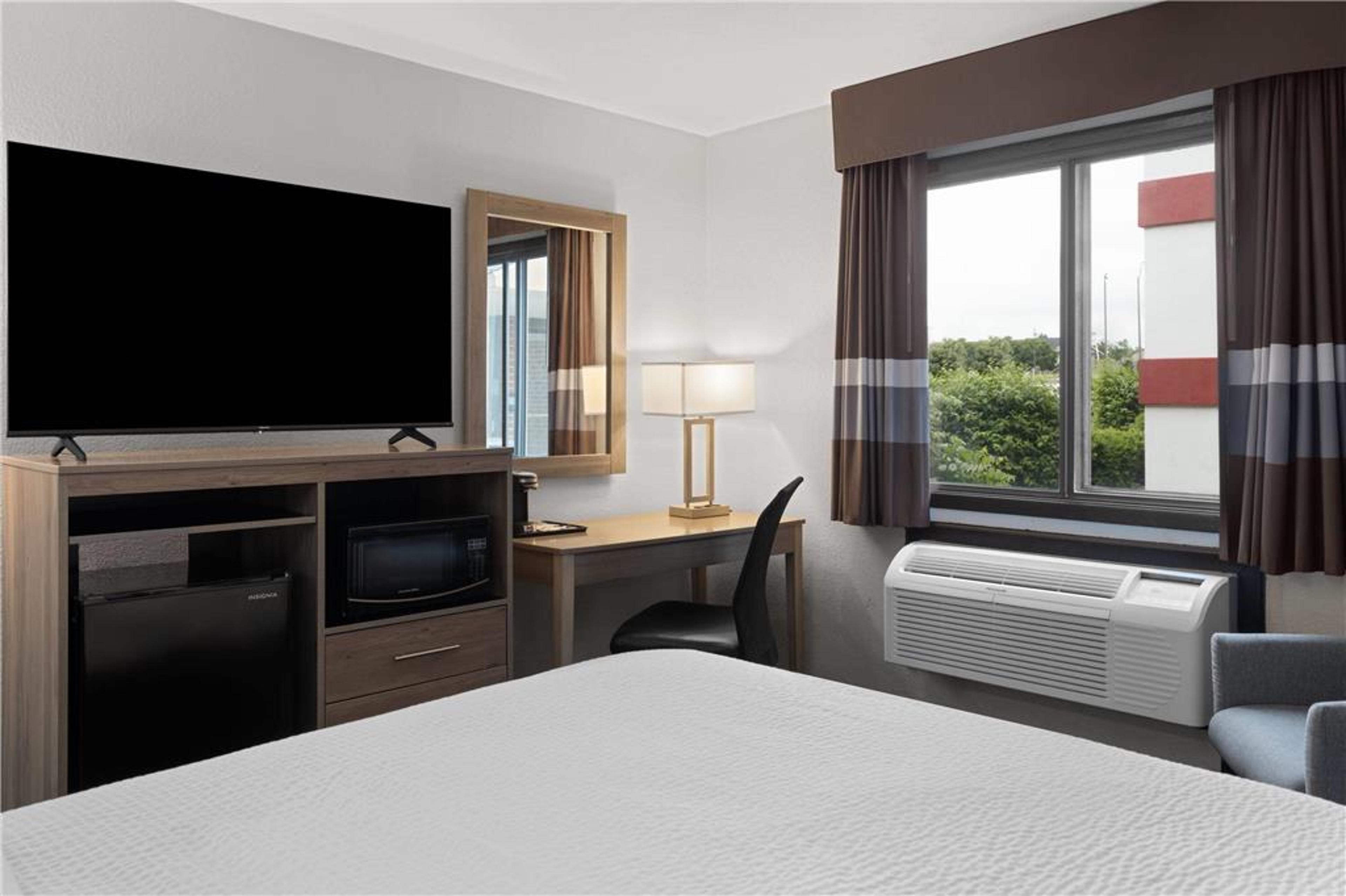 RAMADA BY WYNDHAM CEDAR RAPIDS