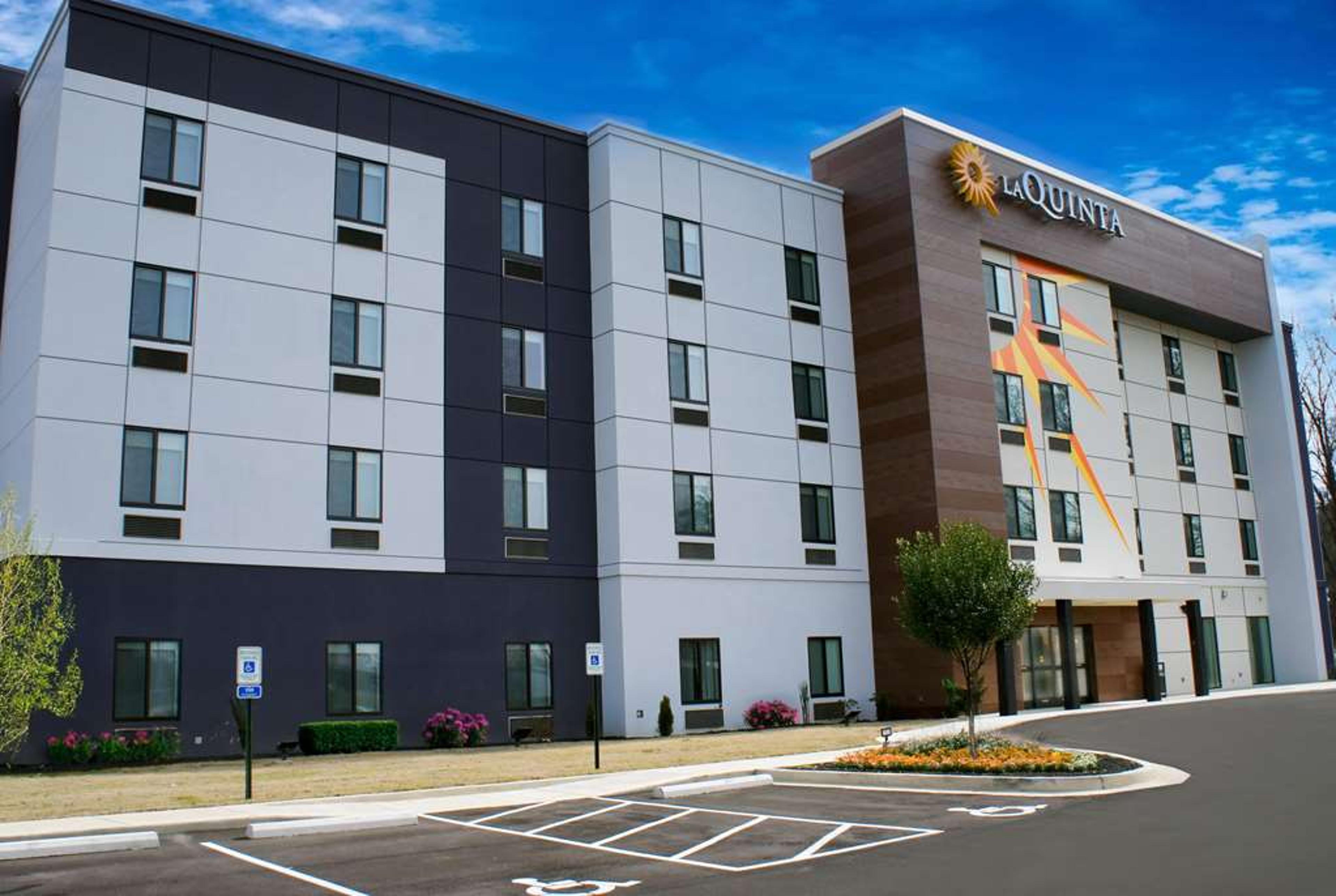 LA QUINTA INN & SUITES BY WYNDHAM M