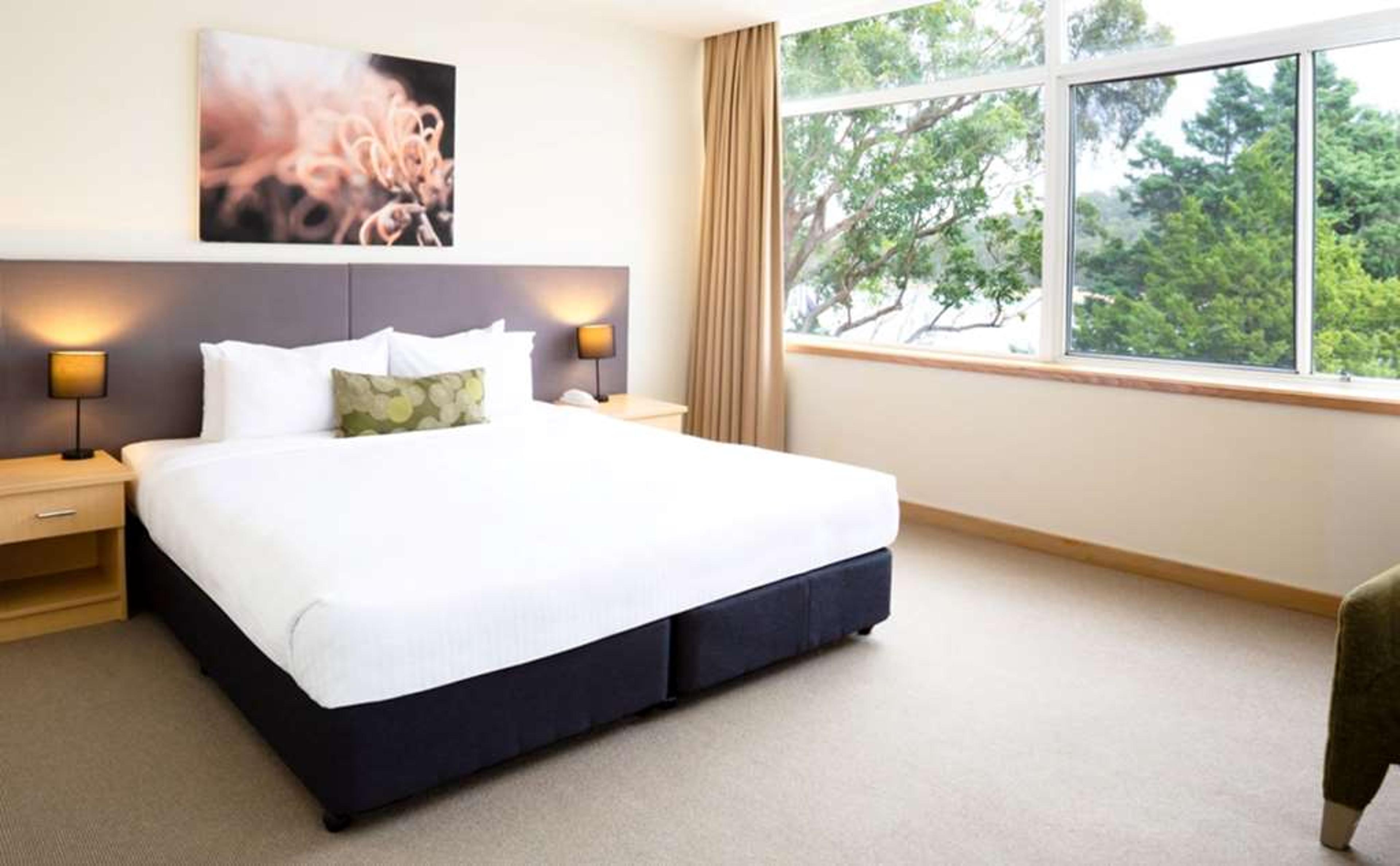 MIRAGE HOTEL NEWPORT