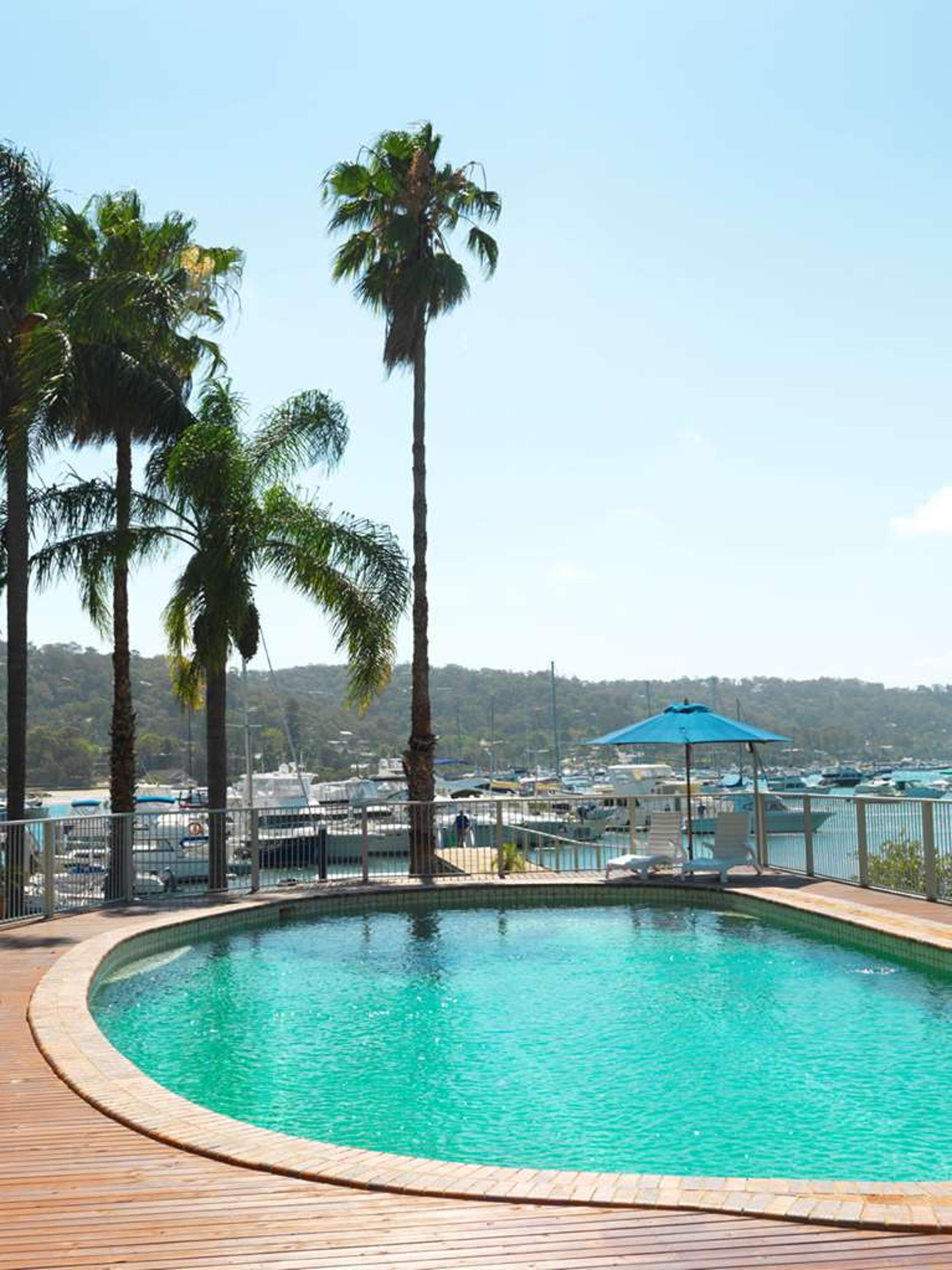 MIRAGE HOTEL NEWPORT