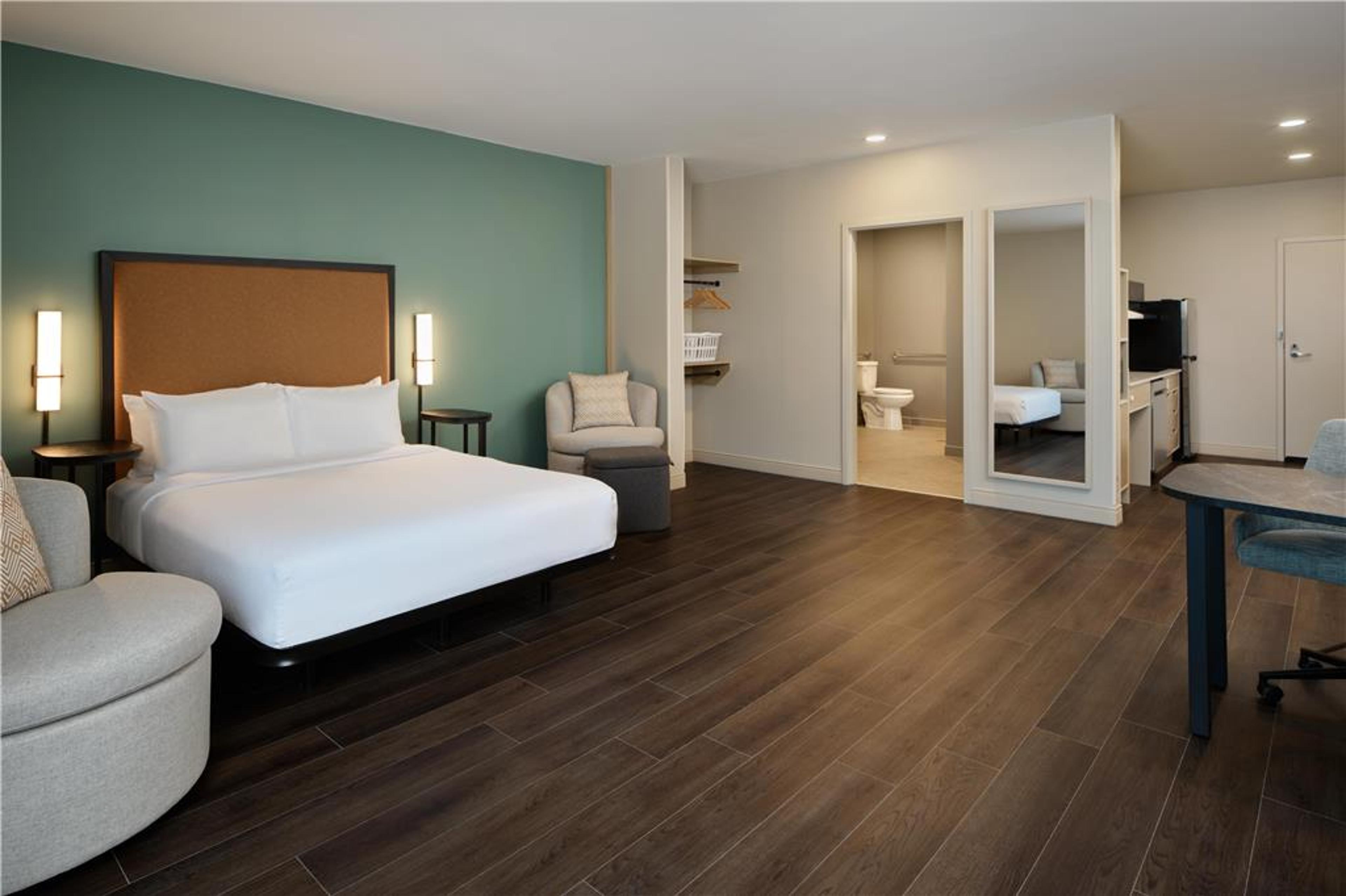 LIVSMART STUDIOS HILTON TULLAHOMA