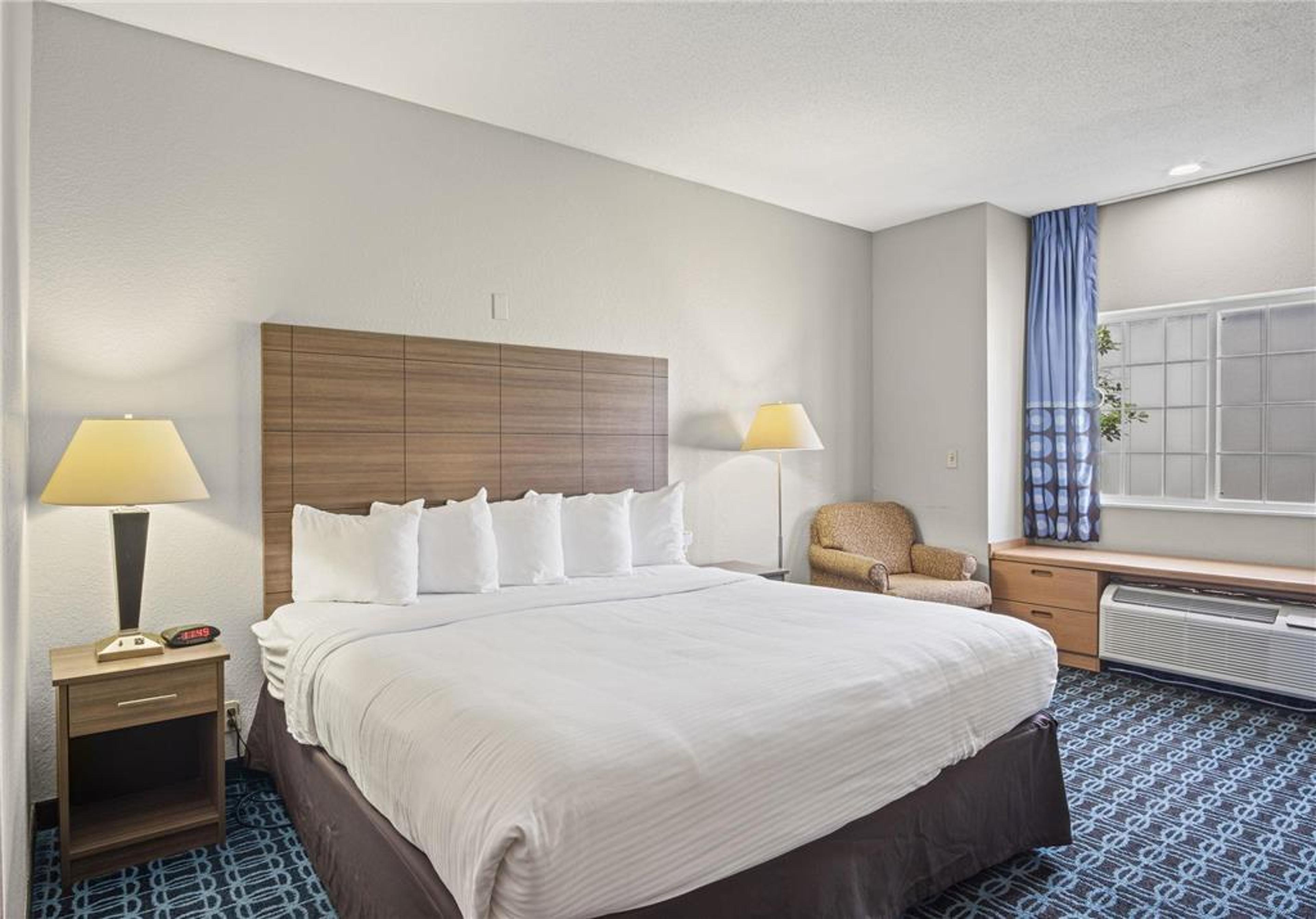 Sonesta Essential Hotel & Suites Kansas City/Blue Springs