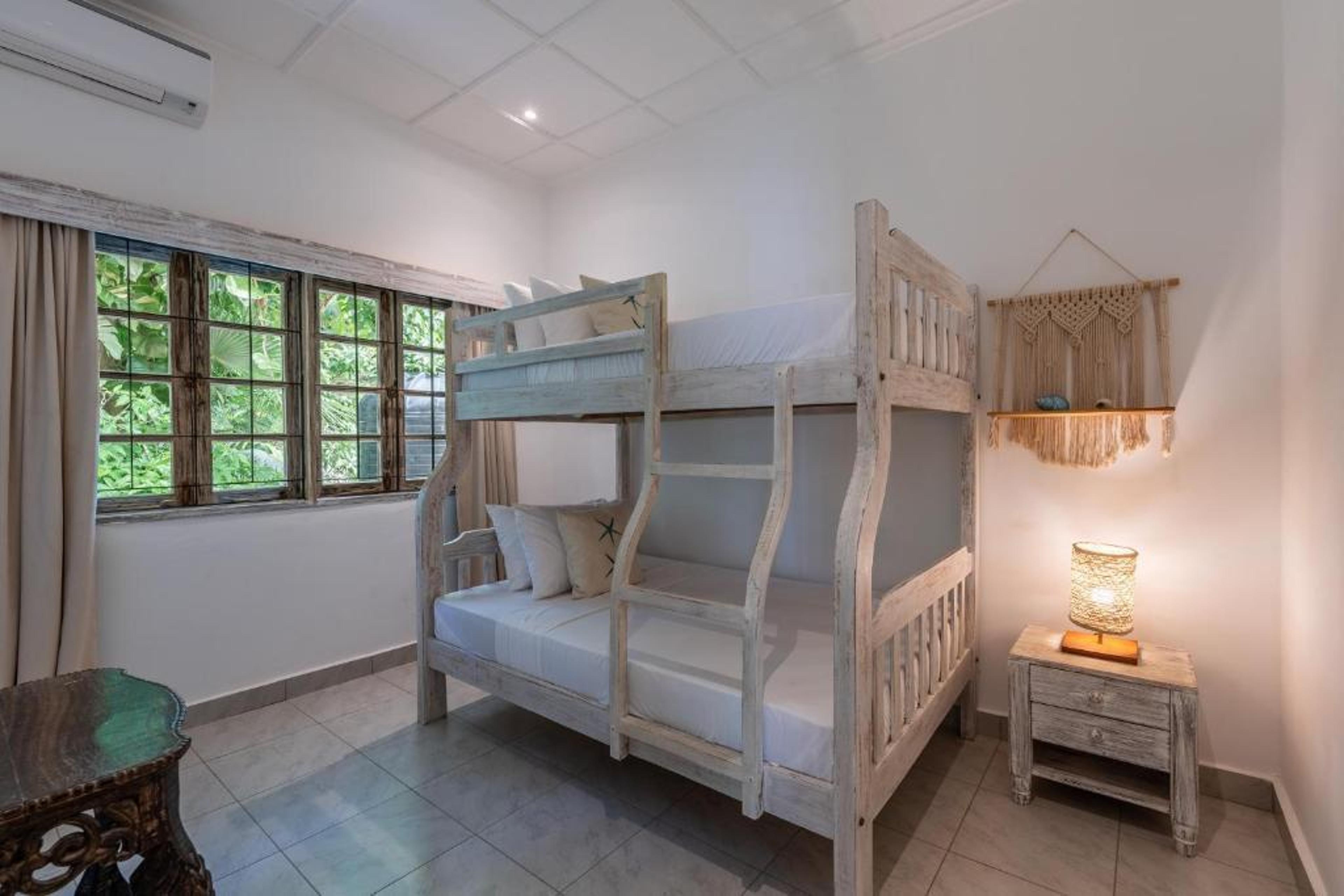 HIBISCUS APARTMENTS